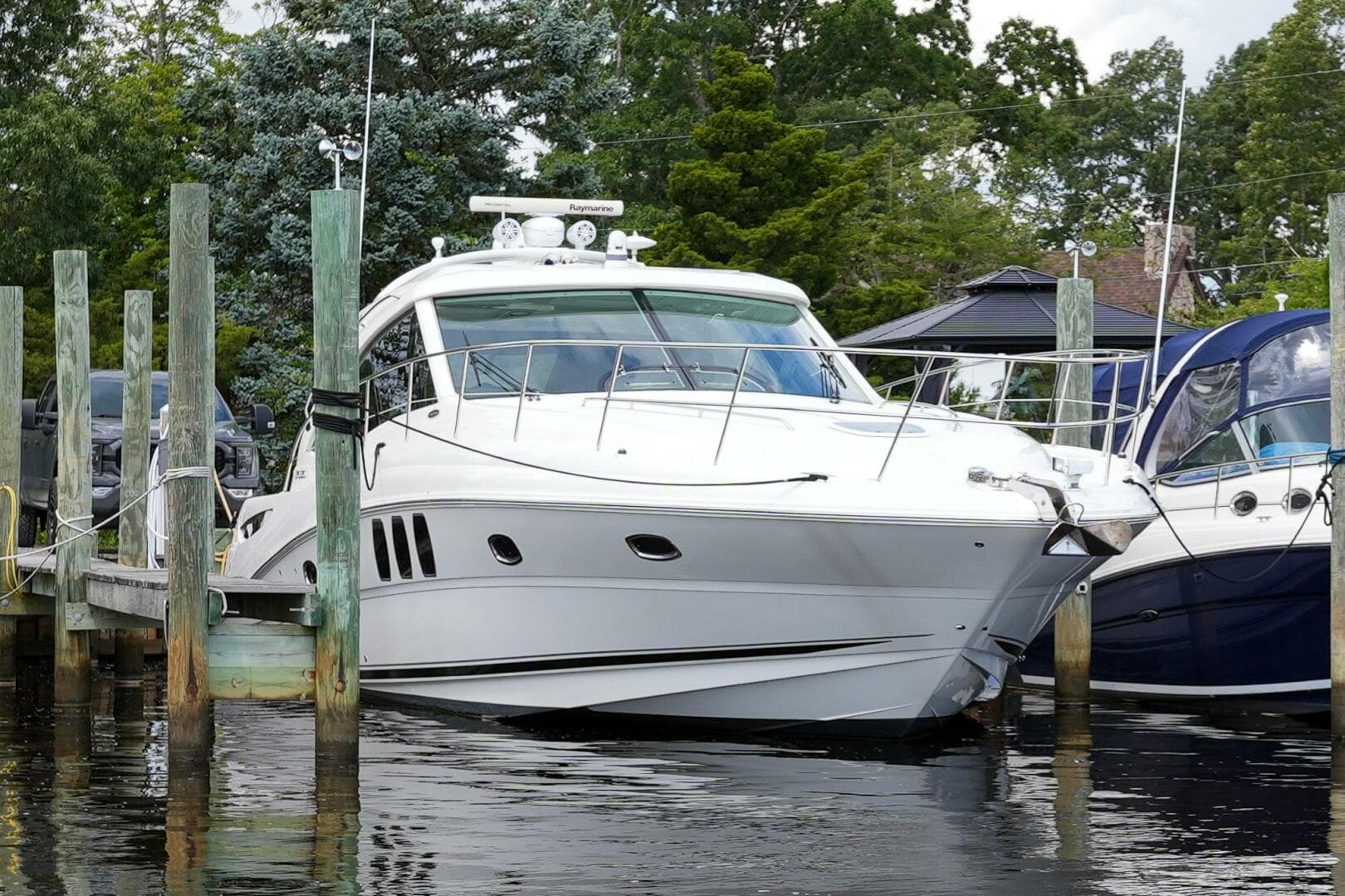 2010 Sea Ray 500 Sundancer — 2010 · 51' · Pre-Owned