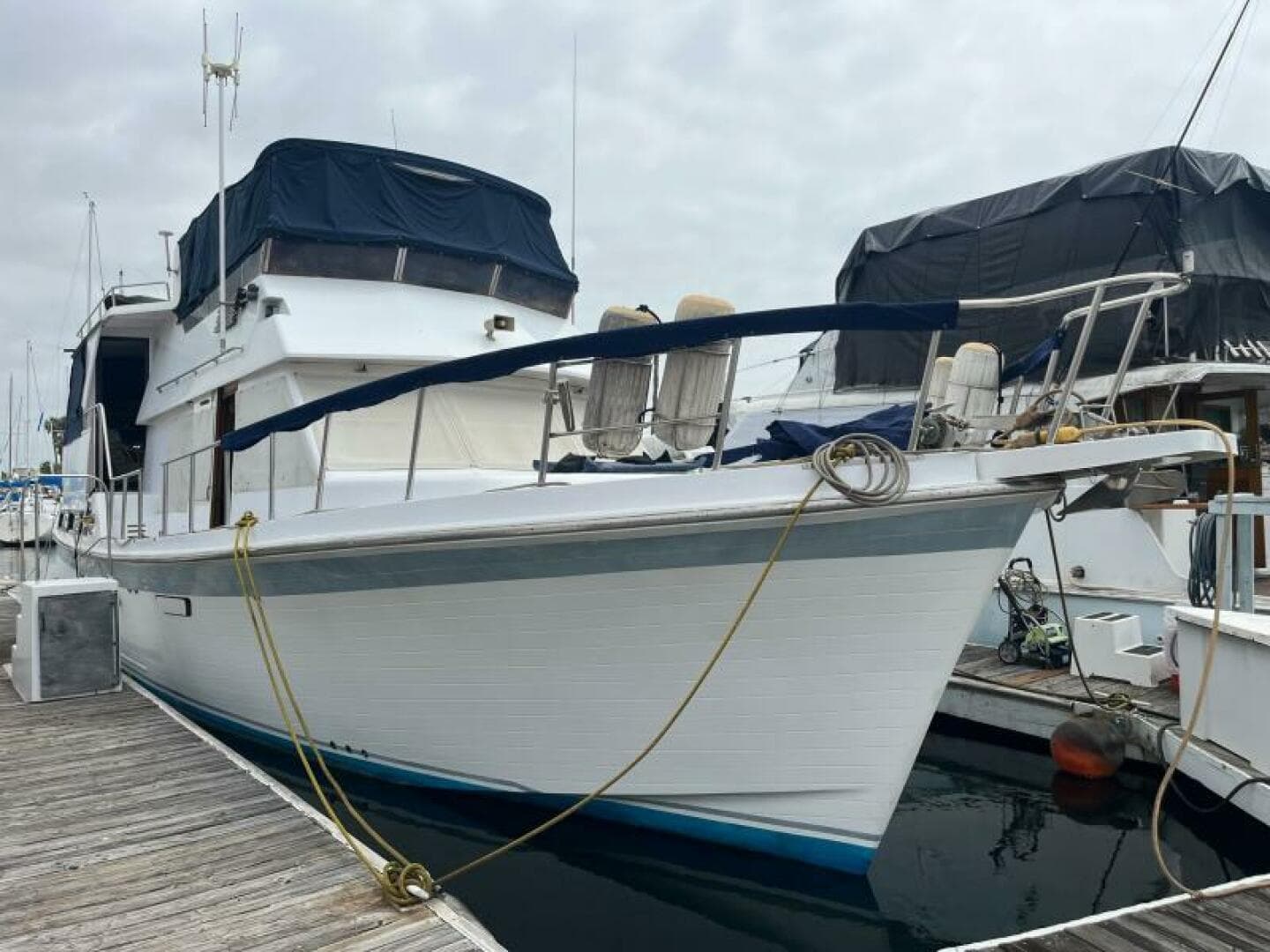 Twin Screwed — 1988 · 46' · 2 Cabins · Pre-Owned