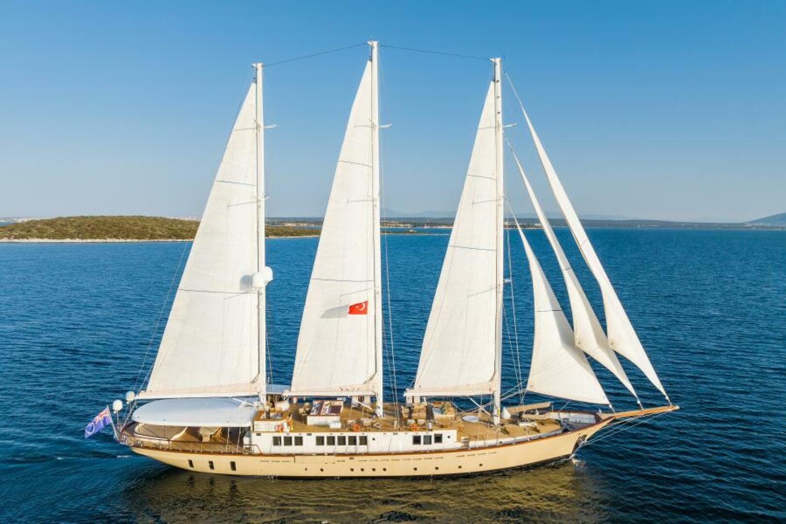 YAZZ — 2007 · 183' · 5 Cabins · Pre-Owned