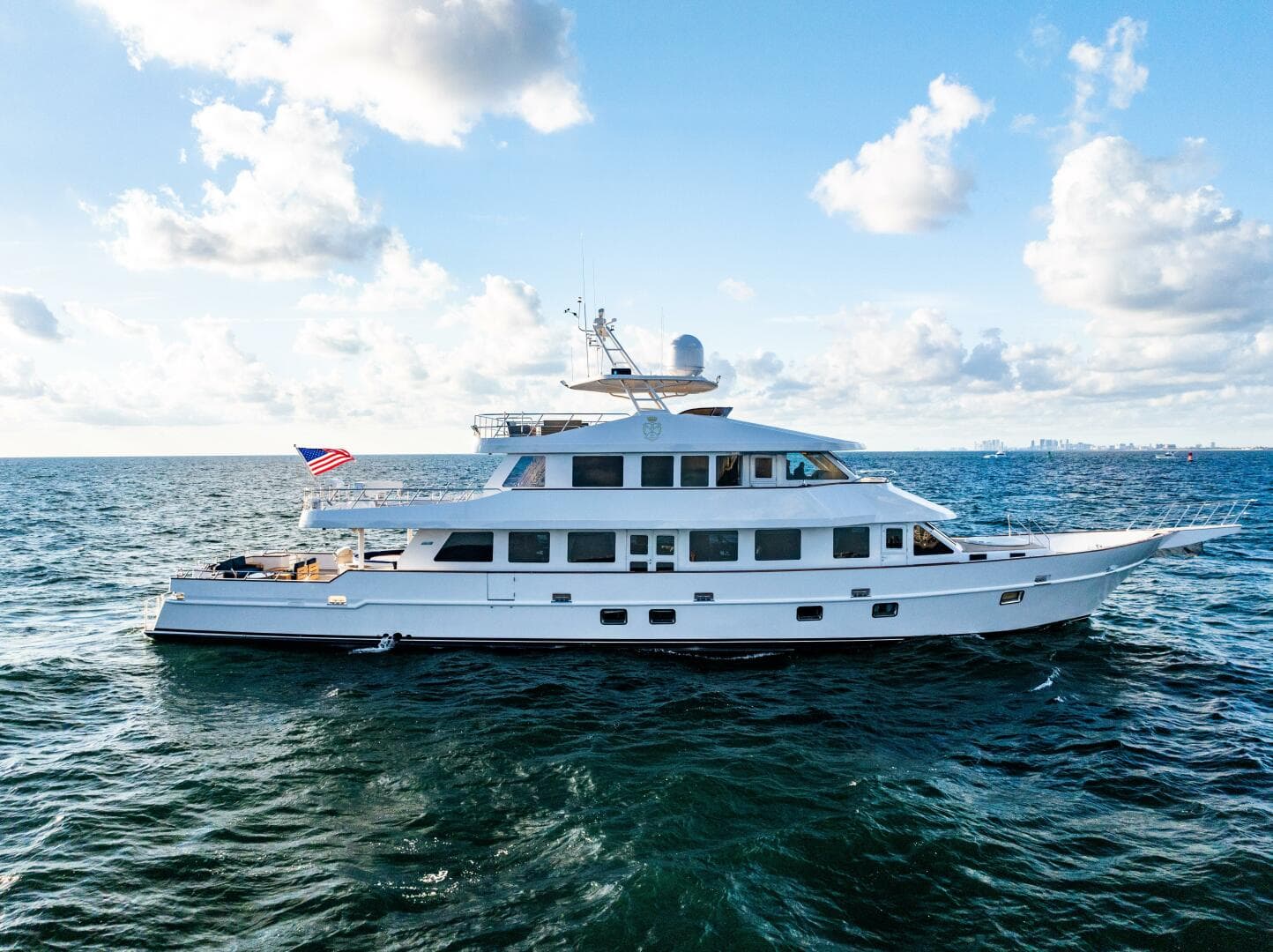 EMPIRE SEA — 2009 · 117' · 4 Cabins · Pre-Owned