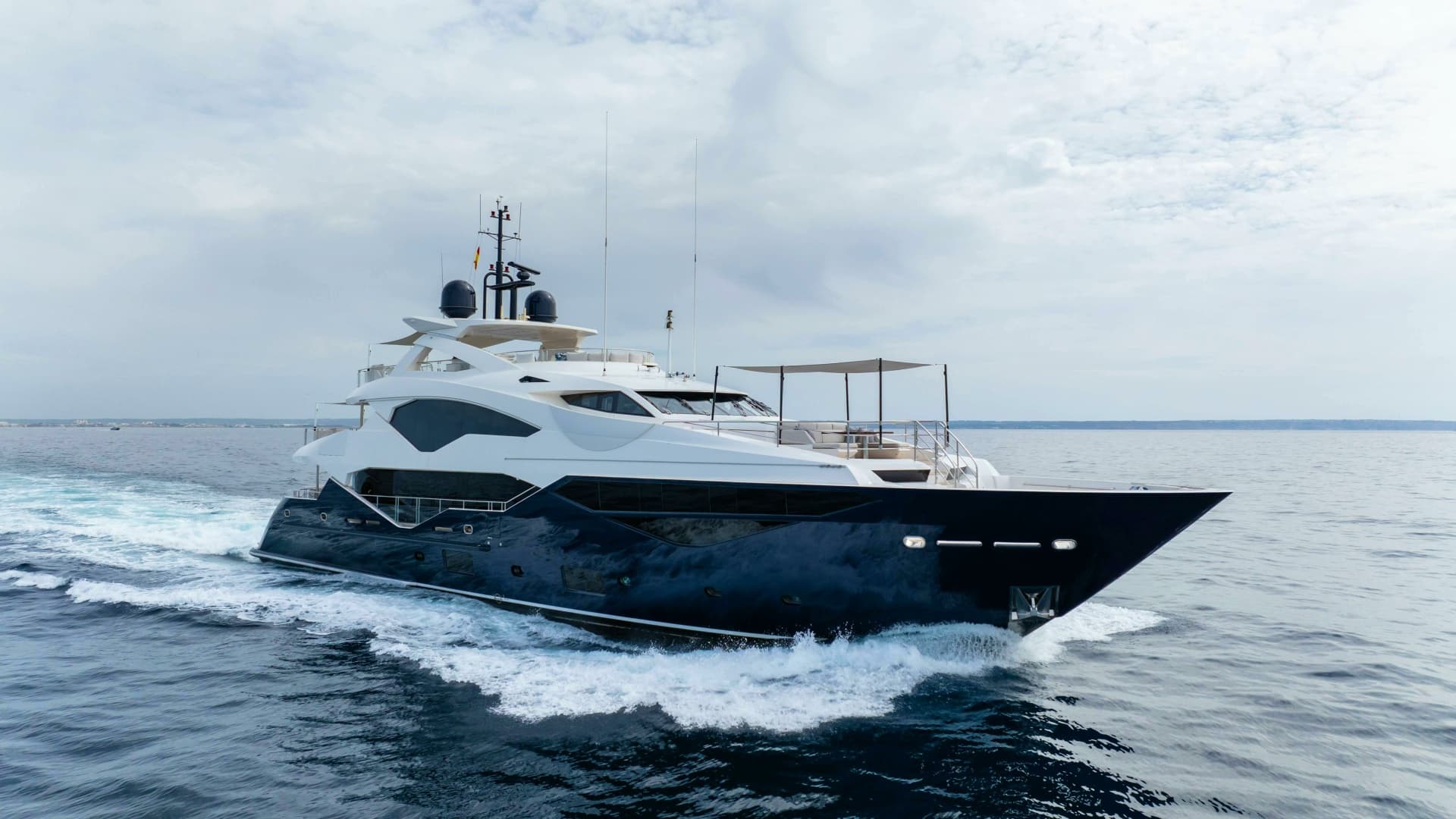 AROHA — 2016 · 131' · 5 Cabins · Pre-Owned