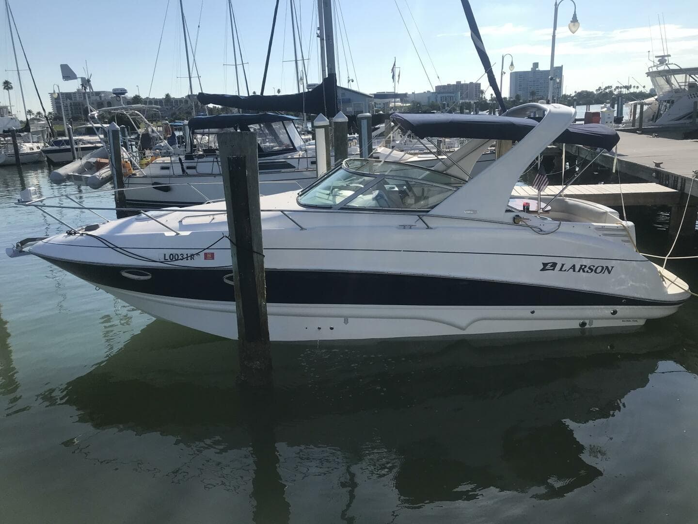 2006 Larson 274 Cabrio — 2006 · 28' · Pre-Owned