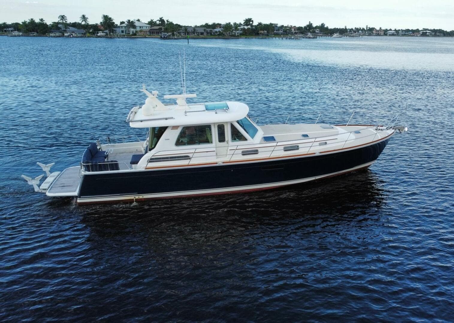 2013 Sabre 48 Salon Express — 2013 · 48' · Pre-Owned