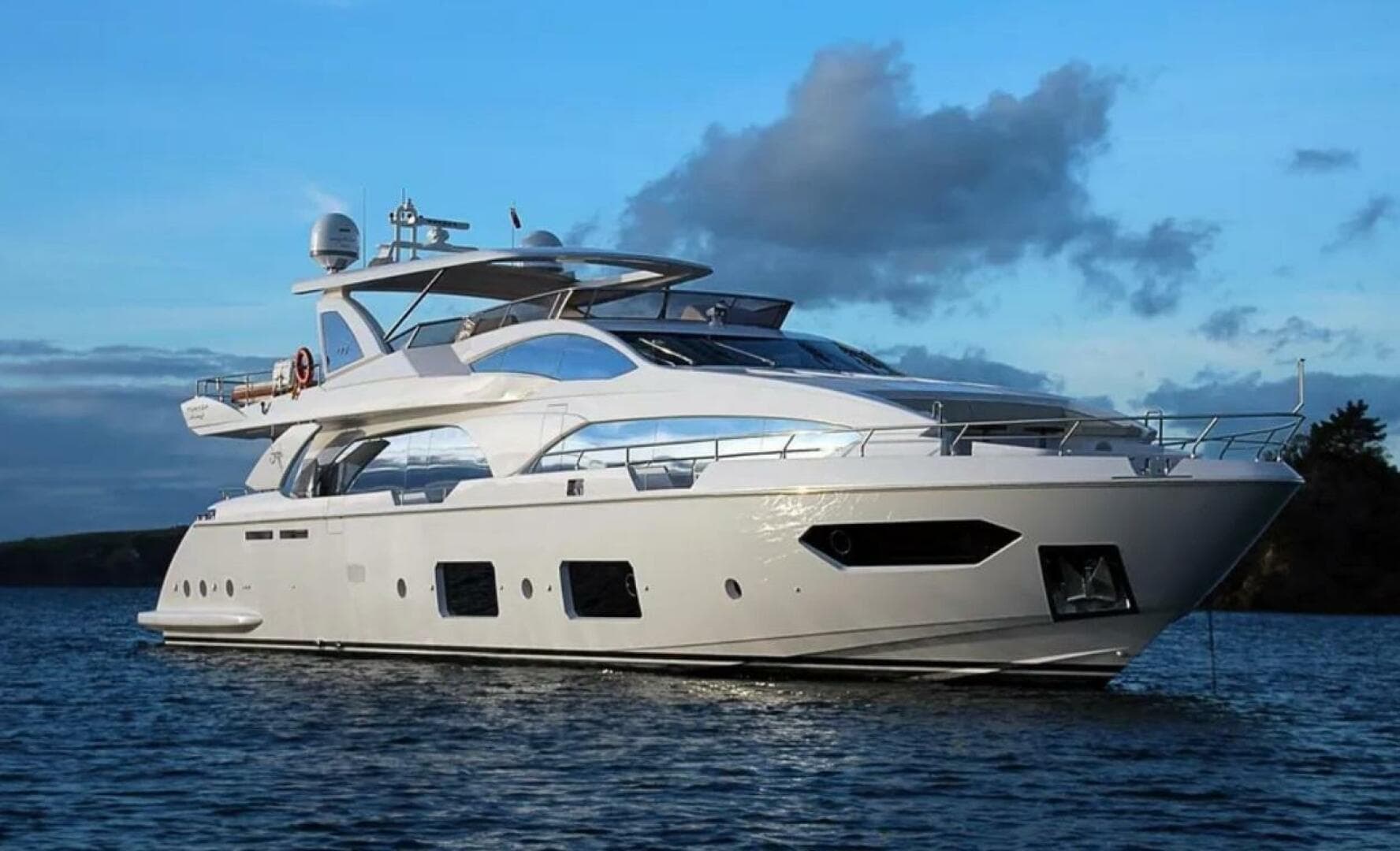 2014 Azimut Grande — 2014 · 100' · Pre-Owned
