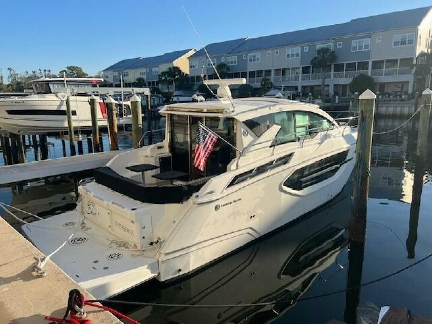 2018 Cruisers Yachts 42 Cantius — 2018 · 42' · Pre-Owned