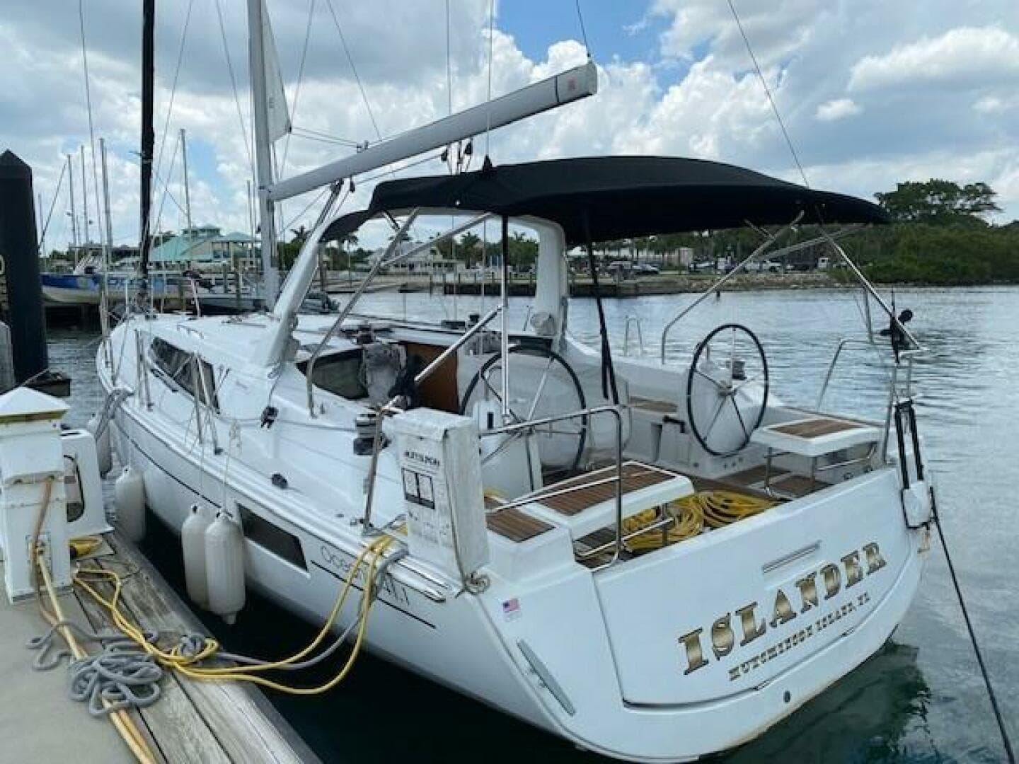 Islander — 2018 · 41' · 2 Cabins · Pre-Owned