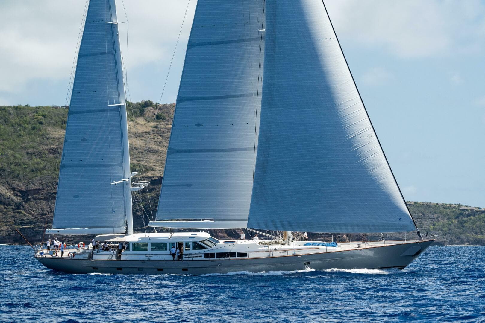 Catalina — 2001 · 147' · 5 Cabins · Pre-Owned