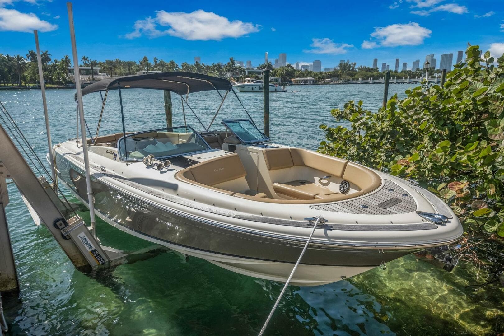 Chris-Craft Launch 32 — 2013 · 32' · 1 Cabin · Pre-Owned