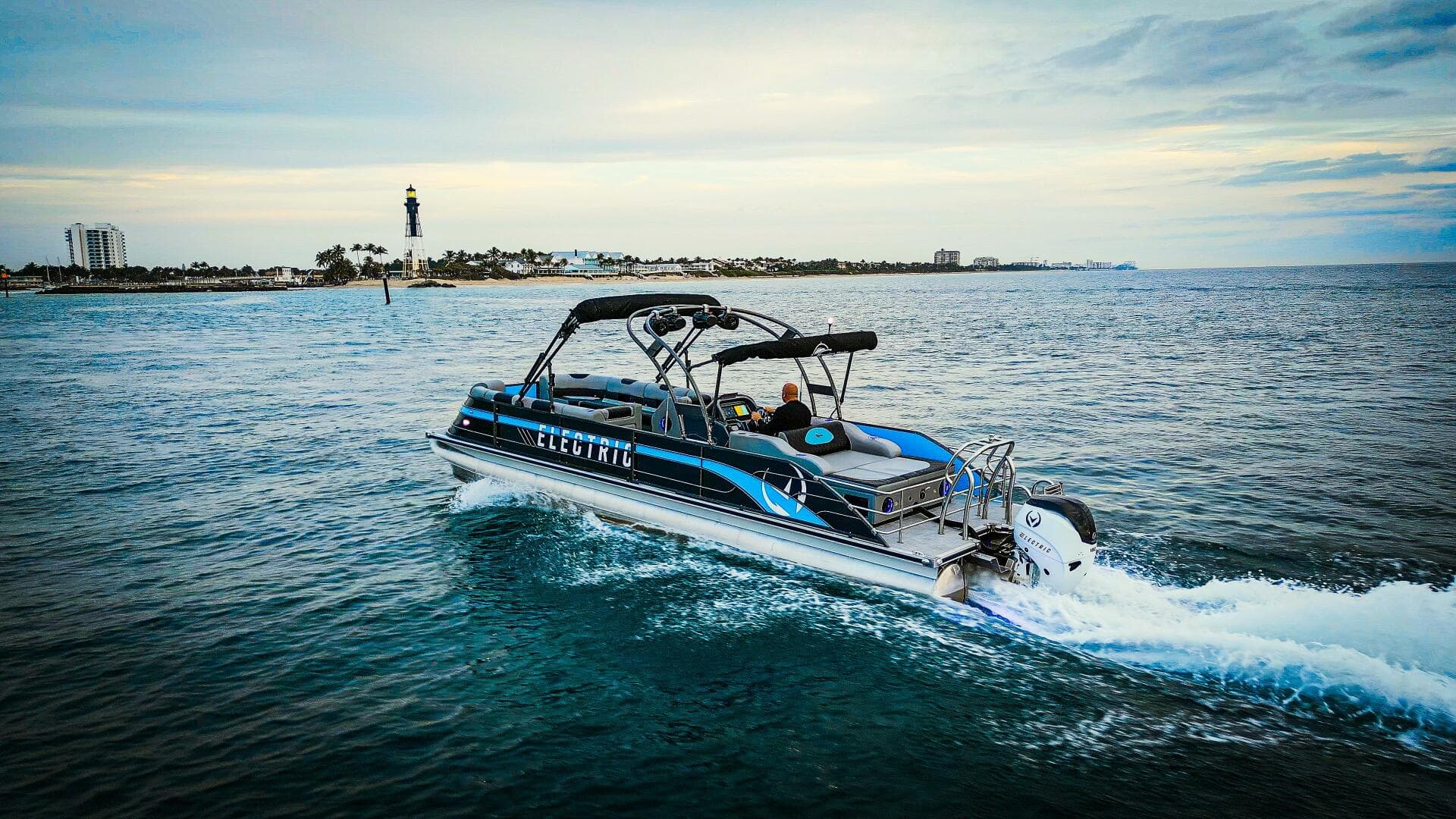 2025 Vision V30 — 2025 · 30' · New