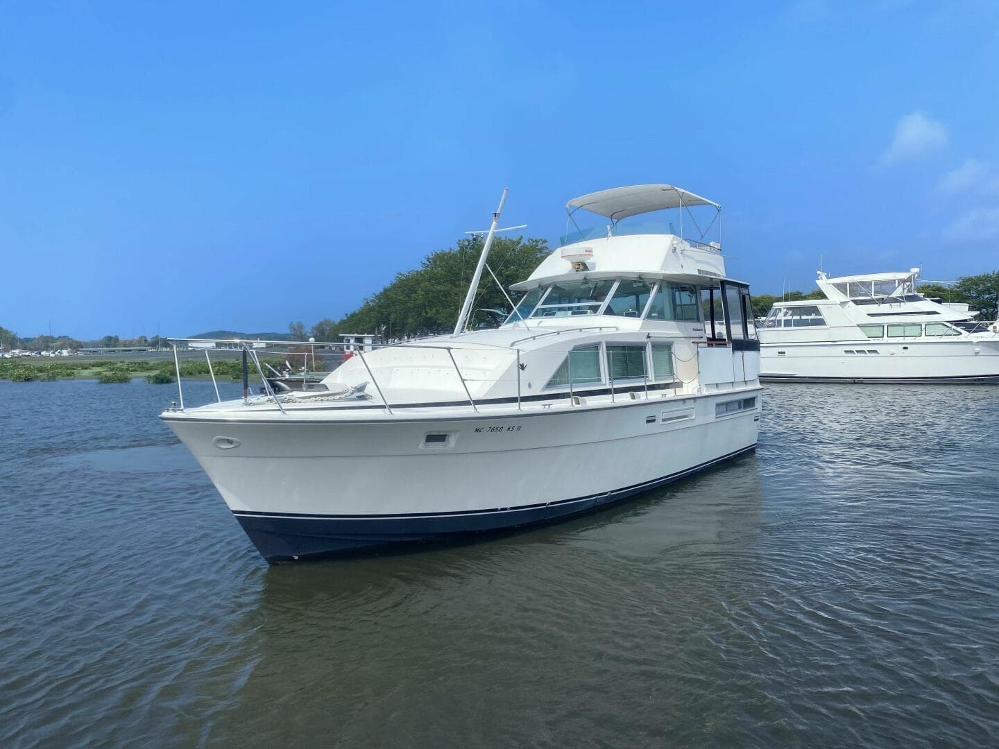 Lady Croix — 1977 · 42' · Pre-Owned