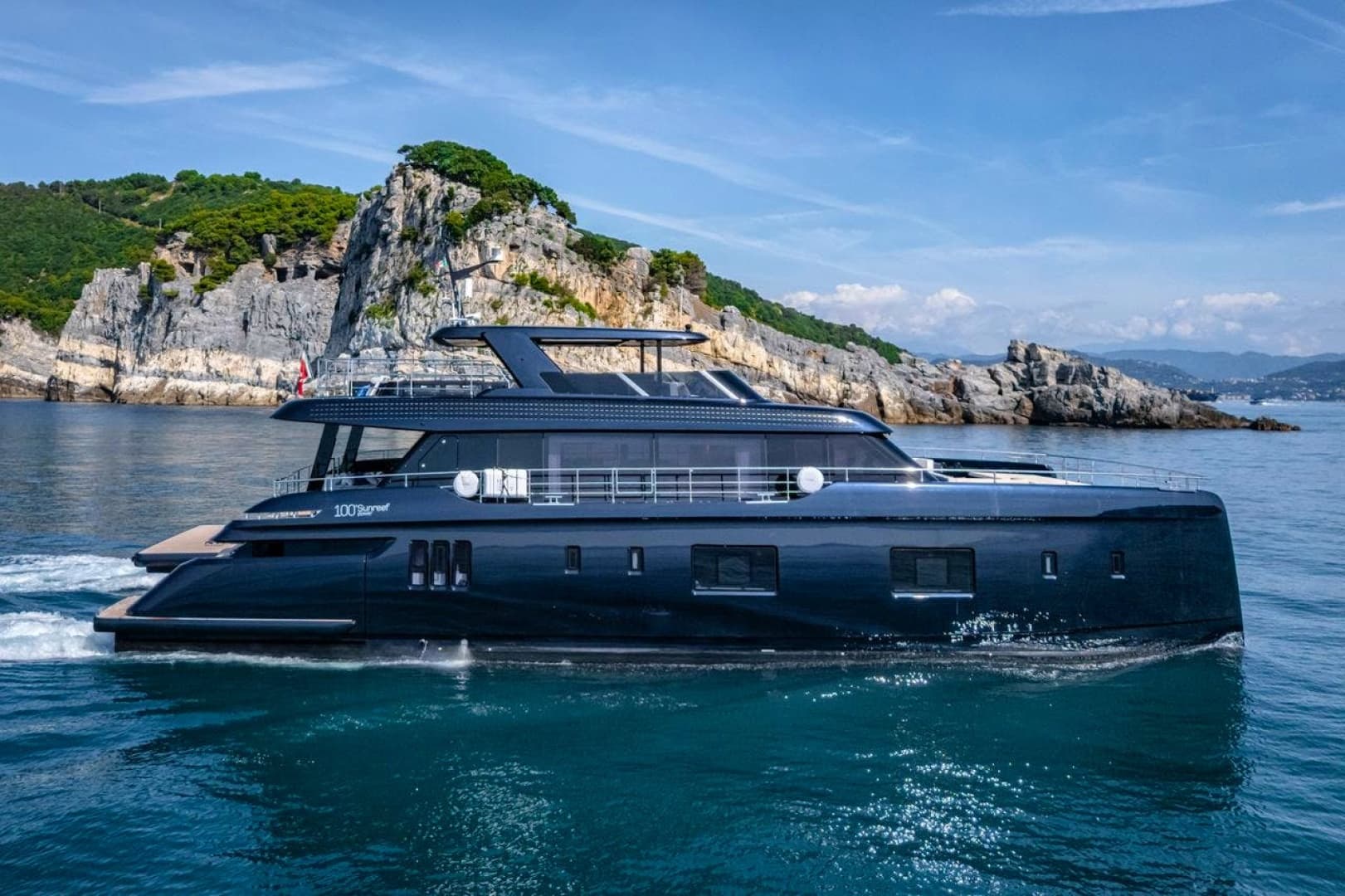 PETITE BELLE — 2025 · 100' · 5 Cabins · Pre-Owned