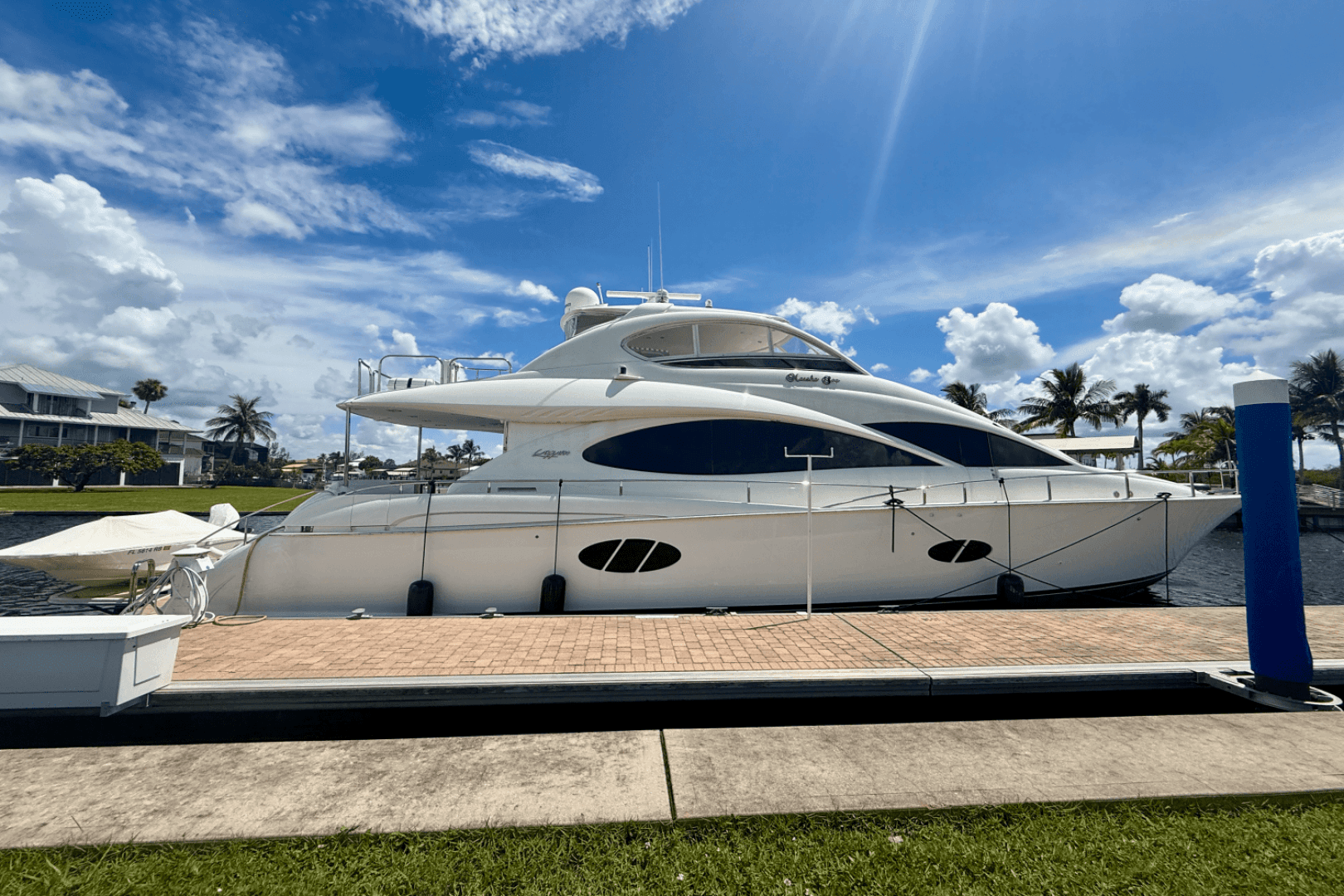 2005 68 FLYBRIDGE — 2005 · 68' · Pre-Owned