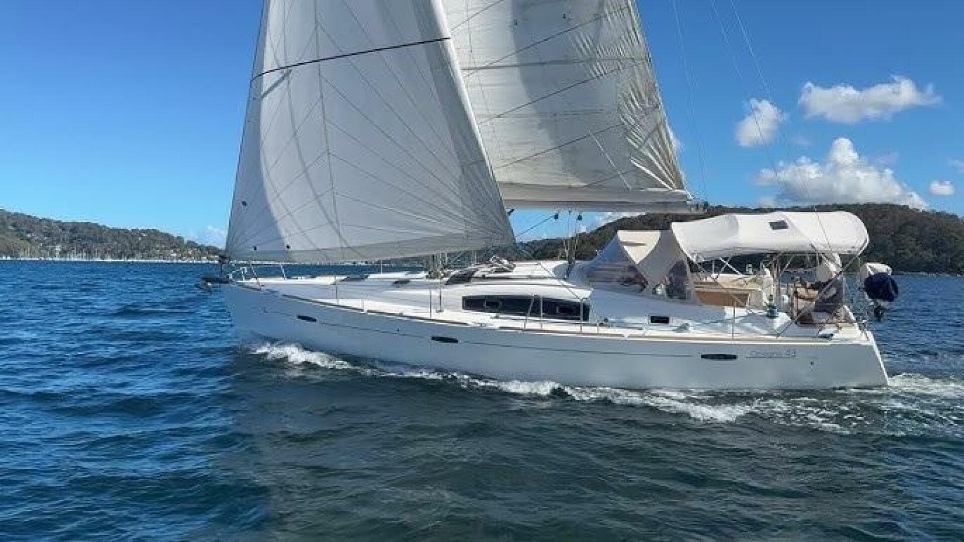Vision 360 — 2012 · 43' · 3 Cabins · Pre-Owned