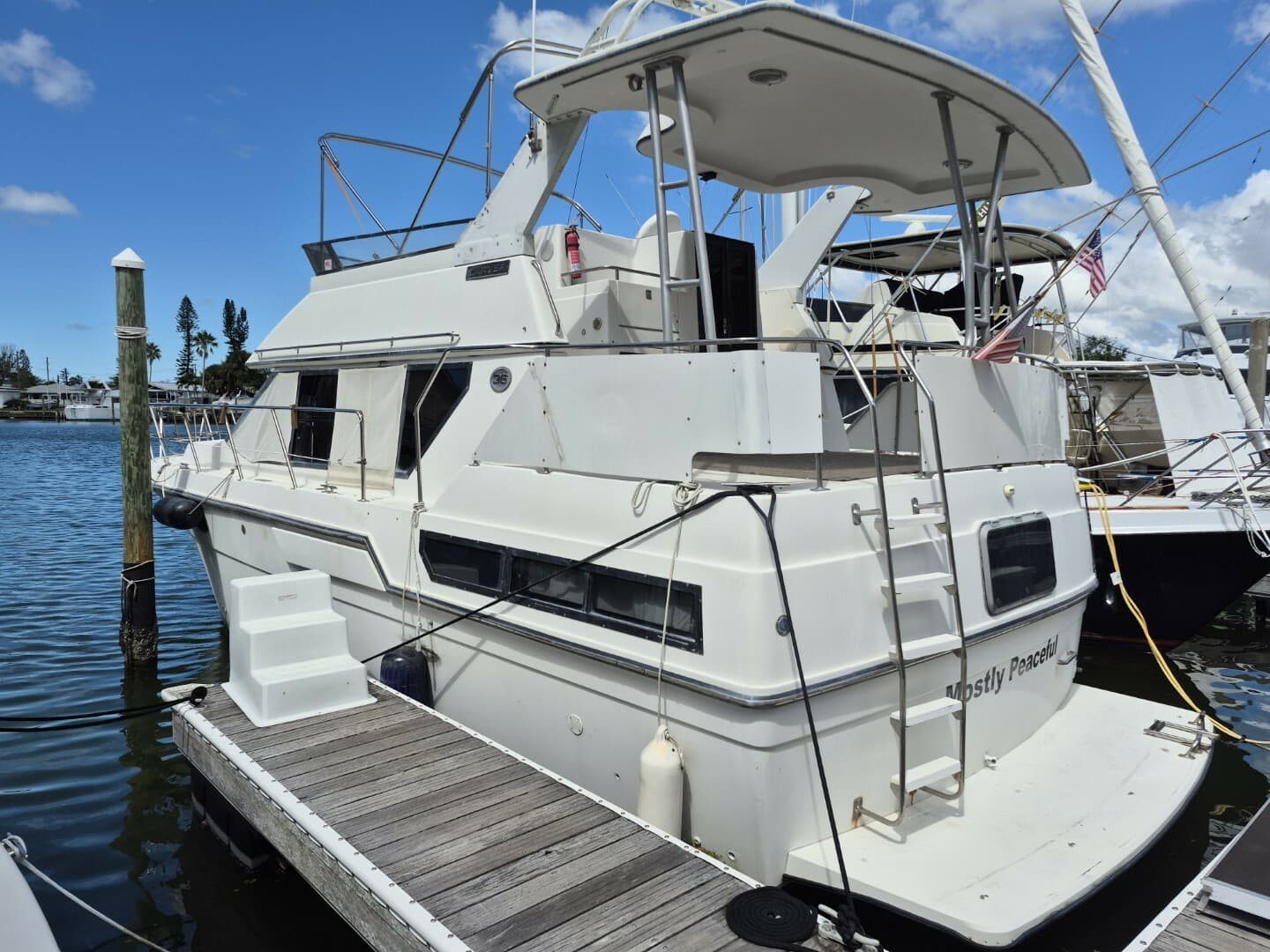1991 Carver — 1991 · 38' · 2 Cabins · Pre-Owned