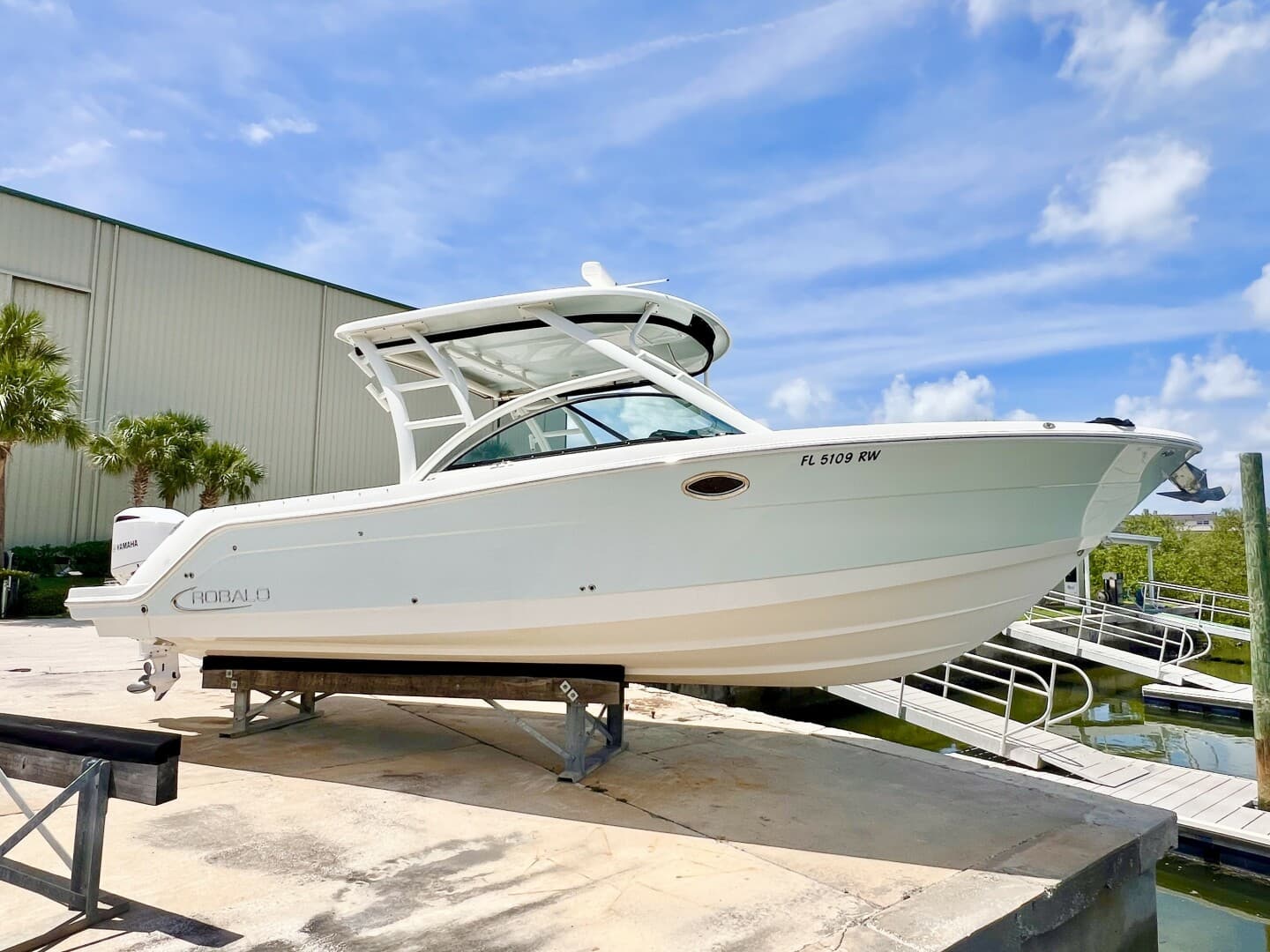 2019 Robalo R317 — 2019 · 31' · Pre-Owned