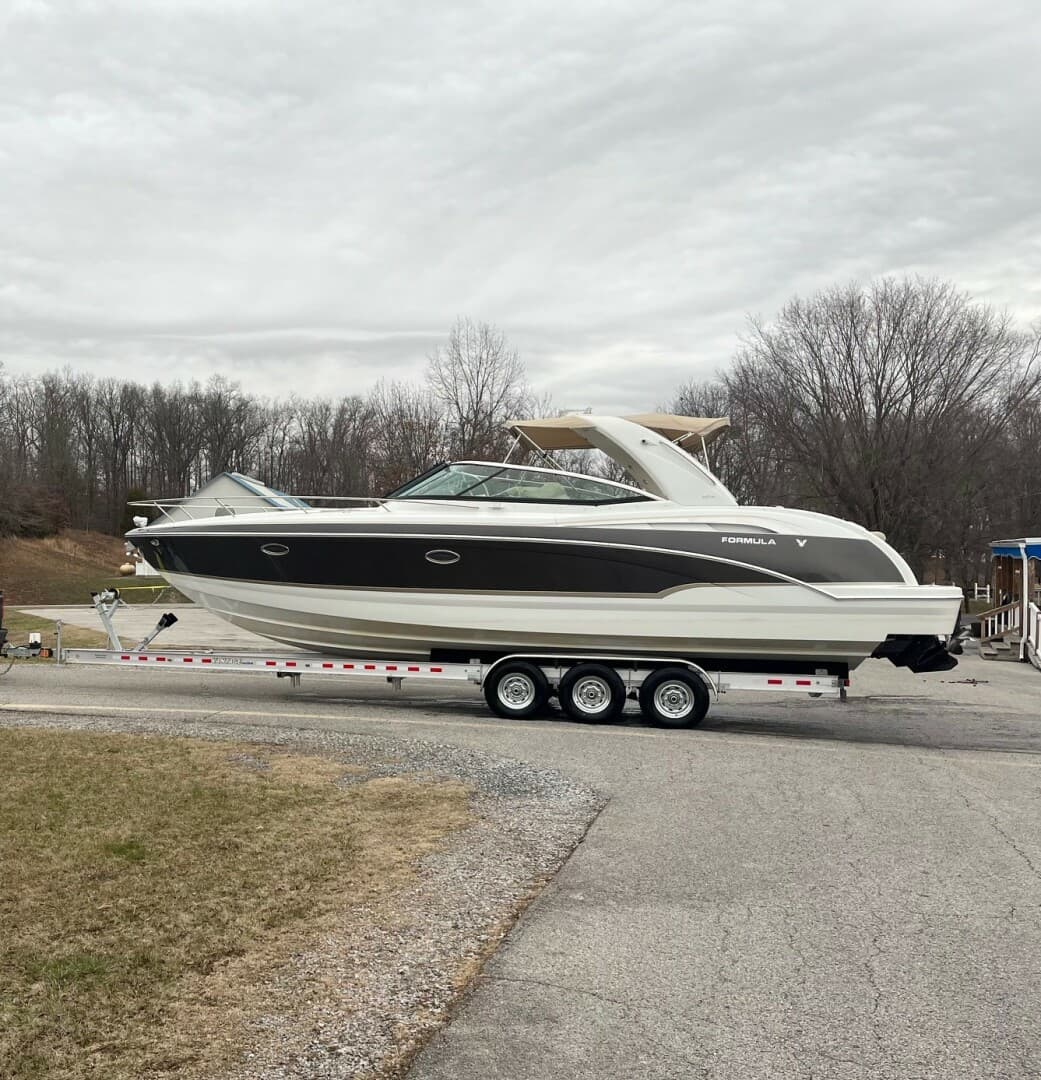 Office Space — 2009 · 35' · 2 Cabins · Pre-Owned