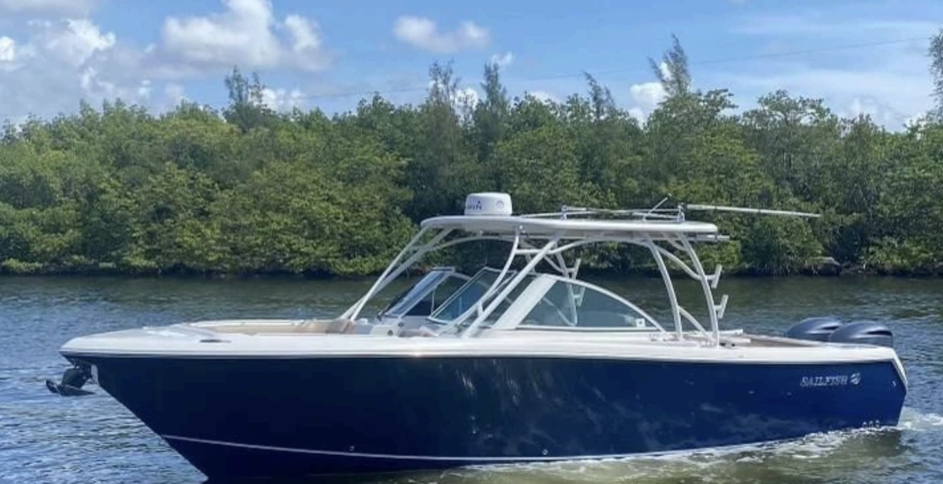 2018 Sailfish 325 DC — 2018 · 32' · Pre-Owned