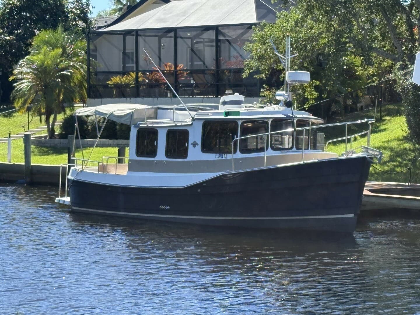 XTA SEA V — 2014 · 27' · 2 Cabins · Pre-Owned