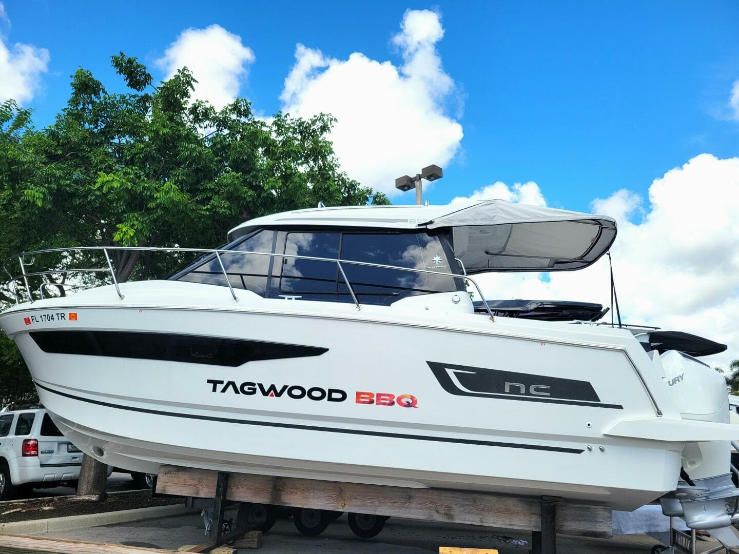 2023 Jeanneau NC895 — 2023 · 29' · 2 Cabins · Pre-Owned
