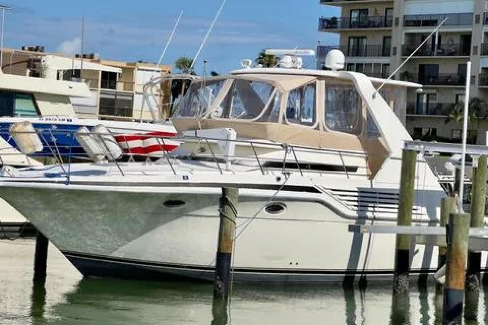 1996 Cruisers Yachts 4285 Express Bridge — 1996 · 42' · 1 Cabin · Pre-Owned