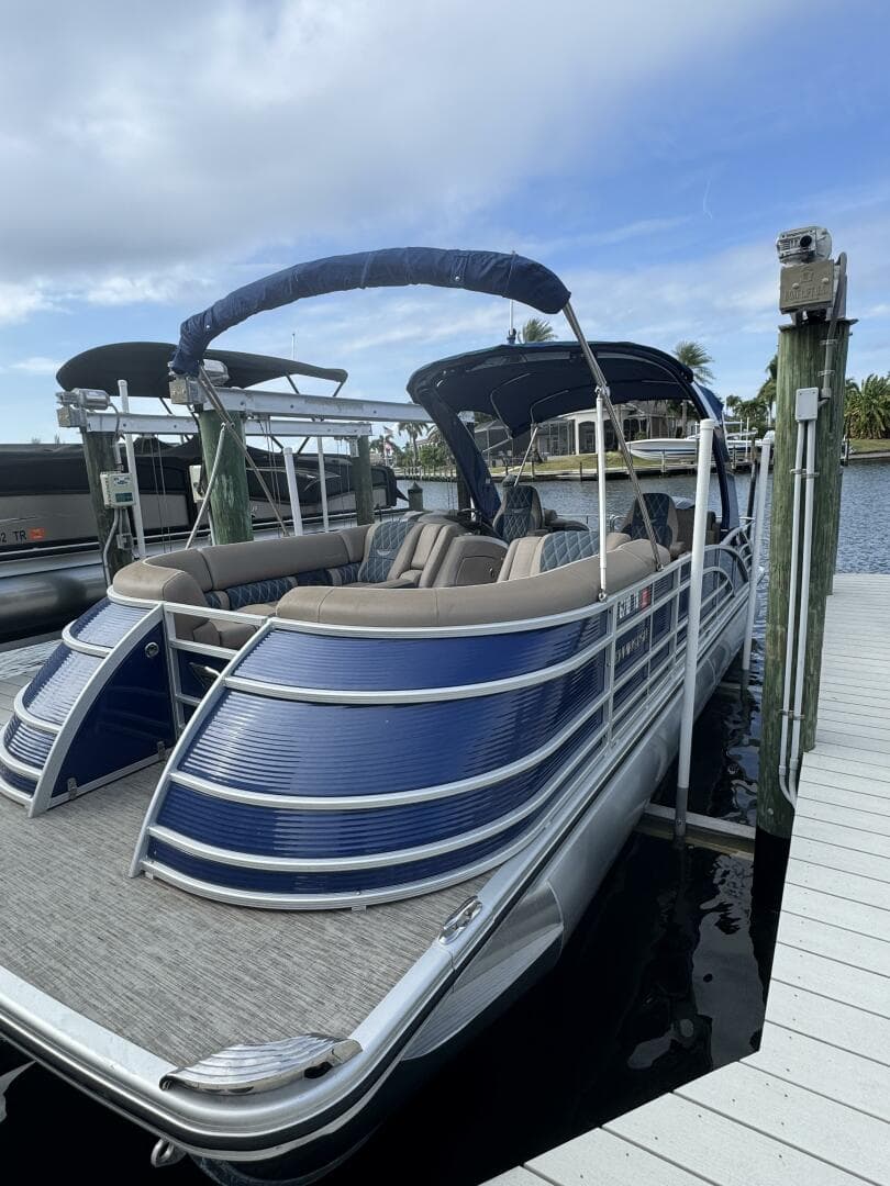 Bennington — 2021 · 25' · Pre-Owned