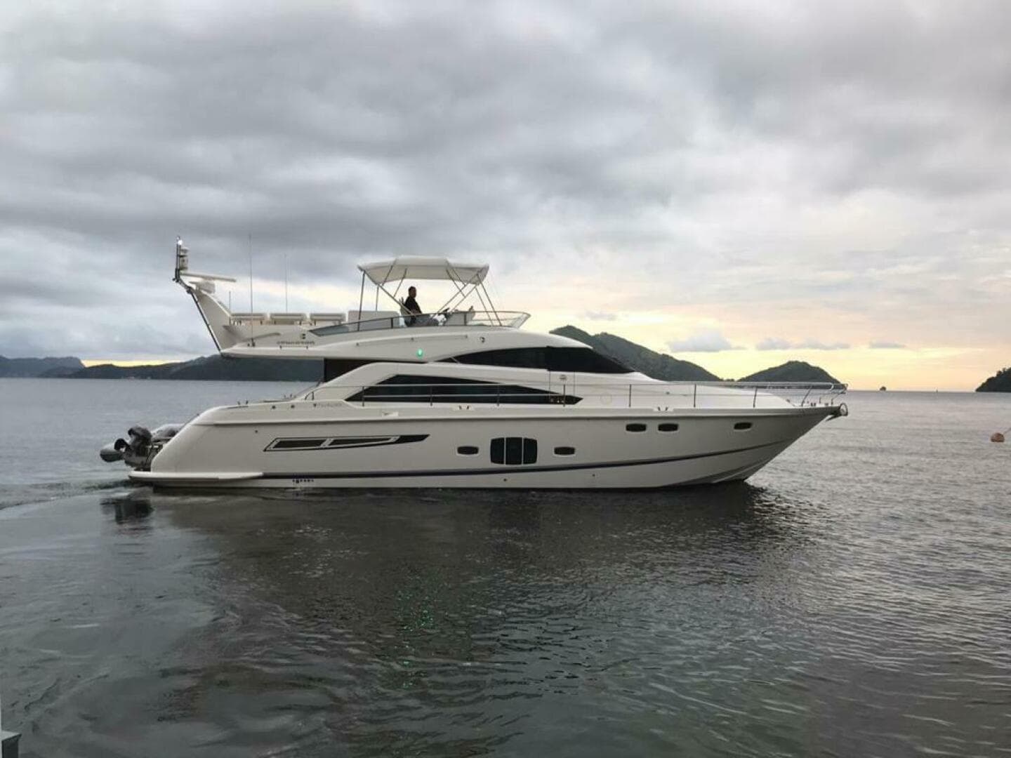 Casa Amigos — 2010 · 55' · 3 Cabins · Pre-Owned