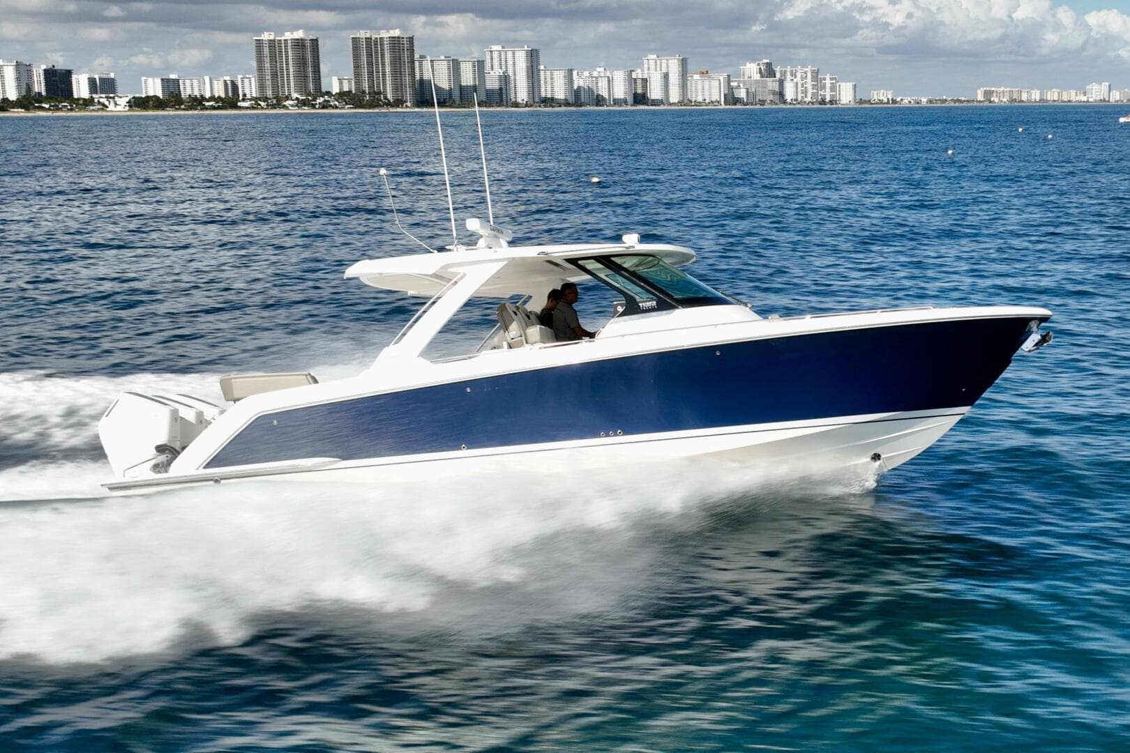 S.Y. Royale — 2023 · 38' · 1 Cabin · Pre-Owned