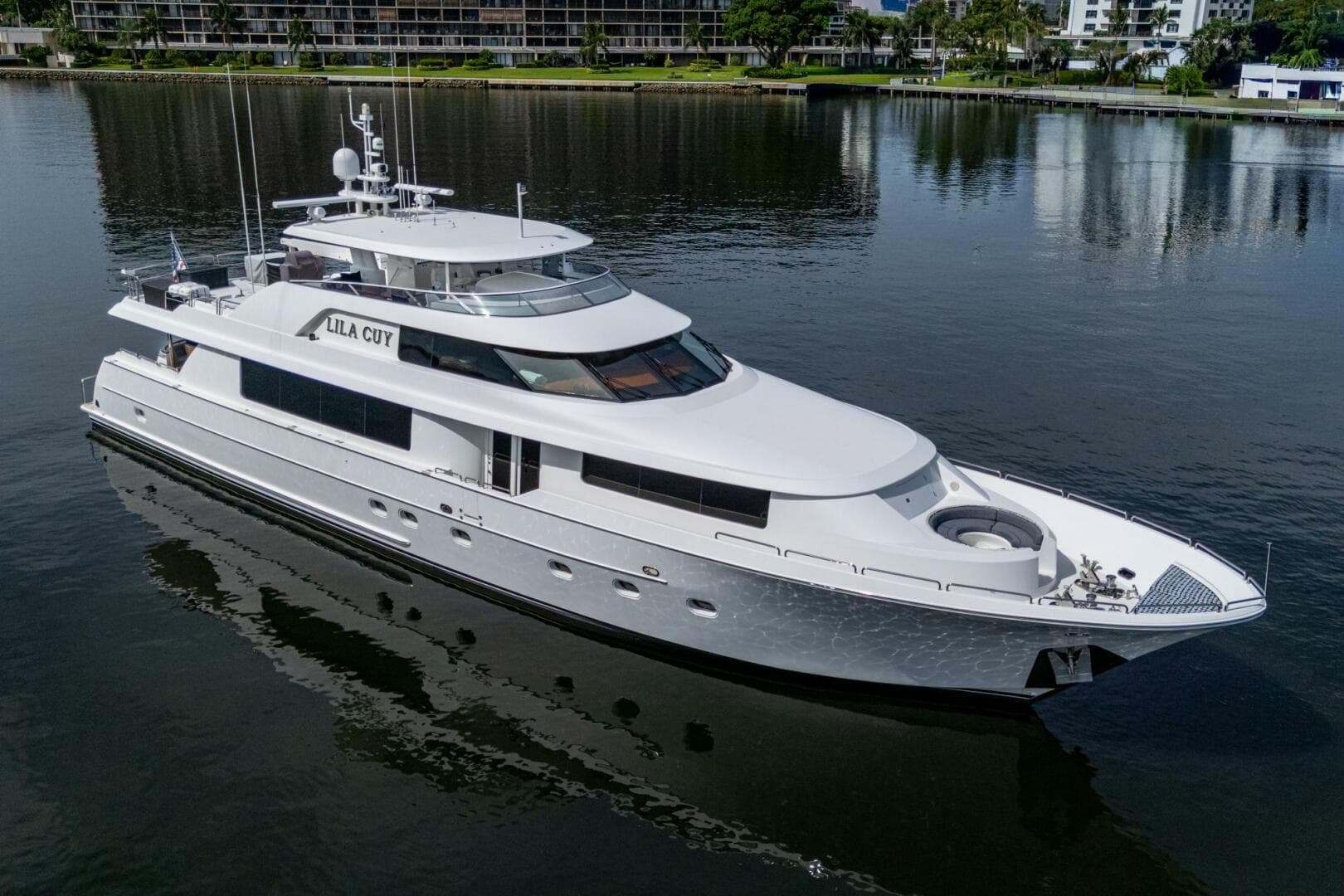 Lila Cuy — 2006 · 112' · 4 Cabins · Pre-Owned