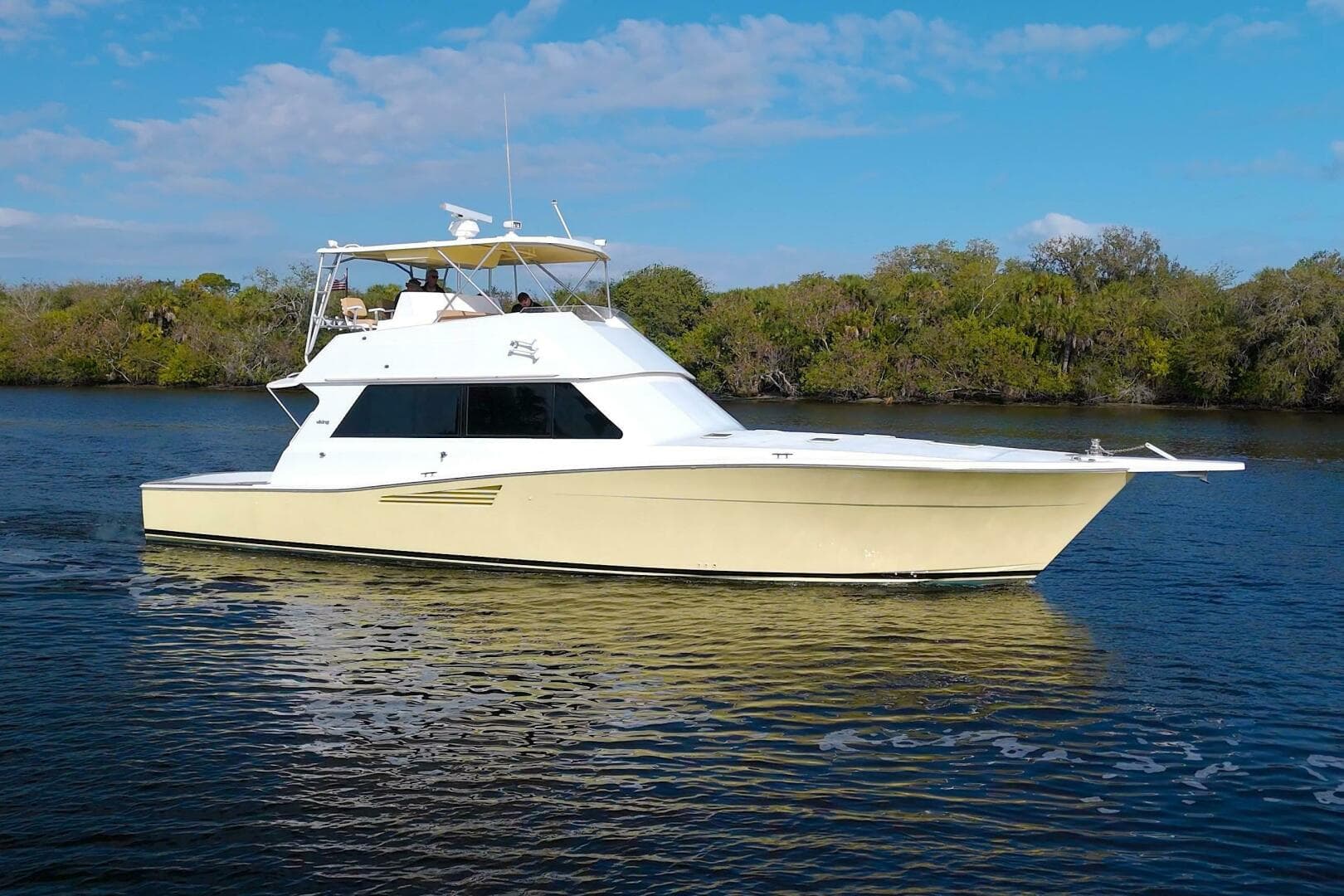 Beach House III — 1990 · 53' · 3 Cabins · Pre-Owned