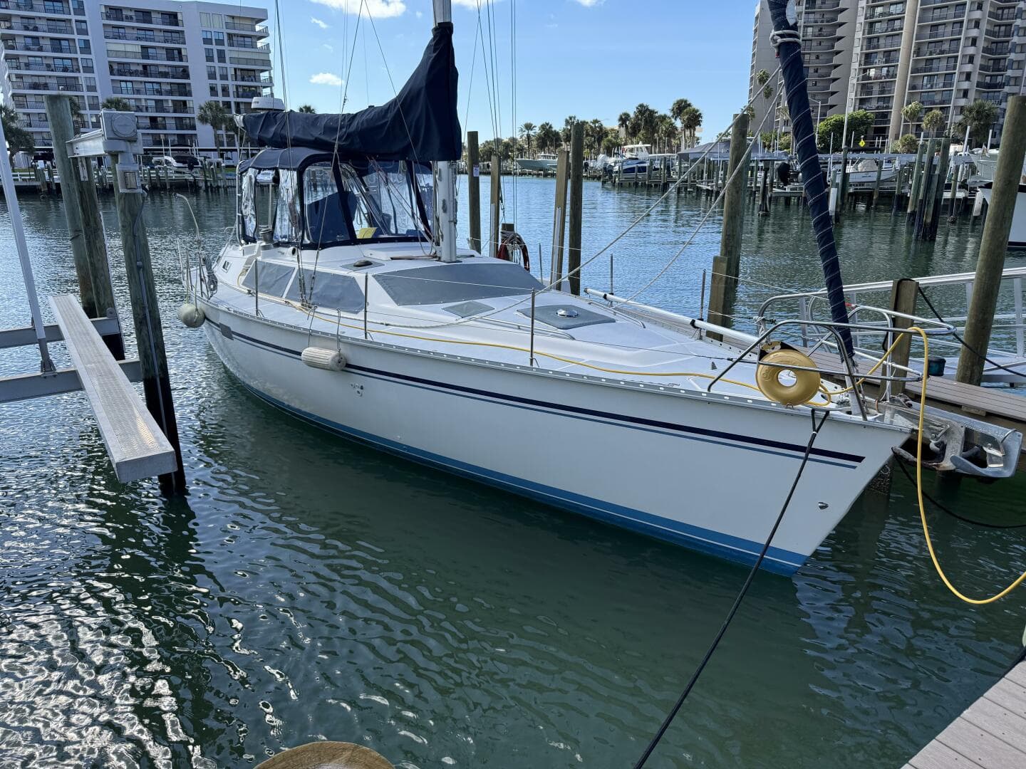 Escapade II — 1991 · 42' · 2 Cabins · Pre-Owned