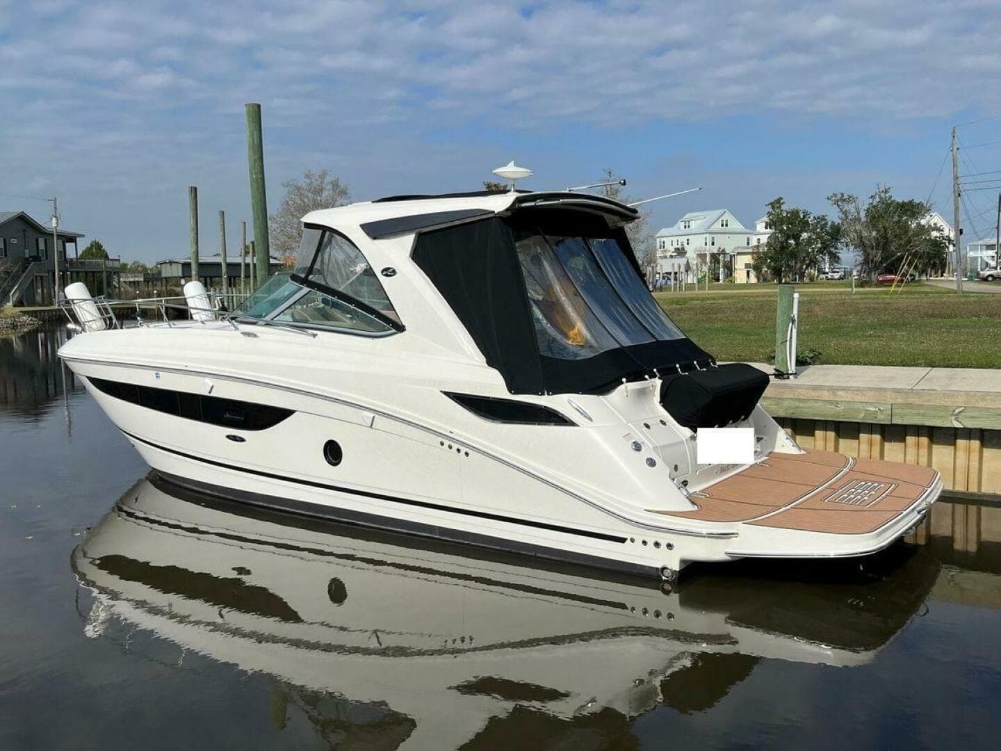 2017 Sea Ray Sundancer 350 — 2017 · 35' · Pre-Owned