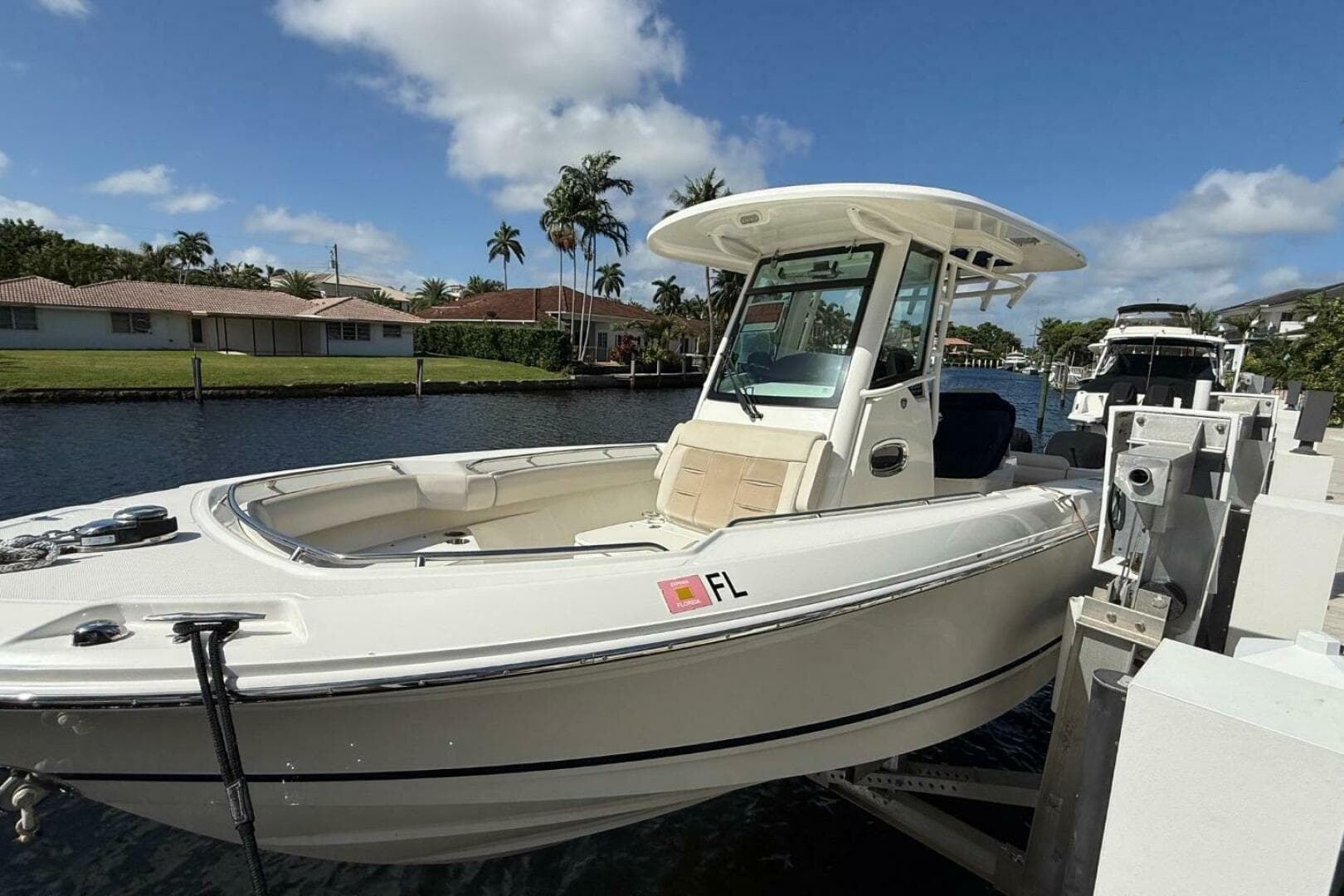 2018 Boston Whaler 250 Outrage — 2018 · 25' · Pre-Owned