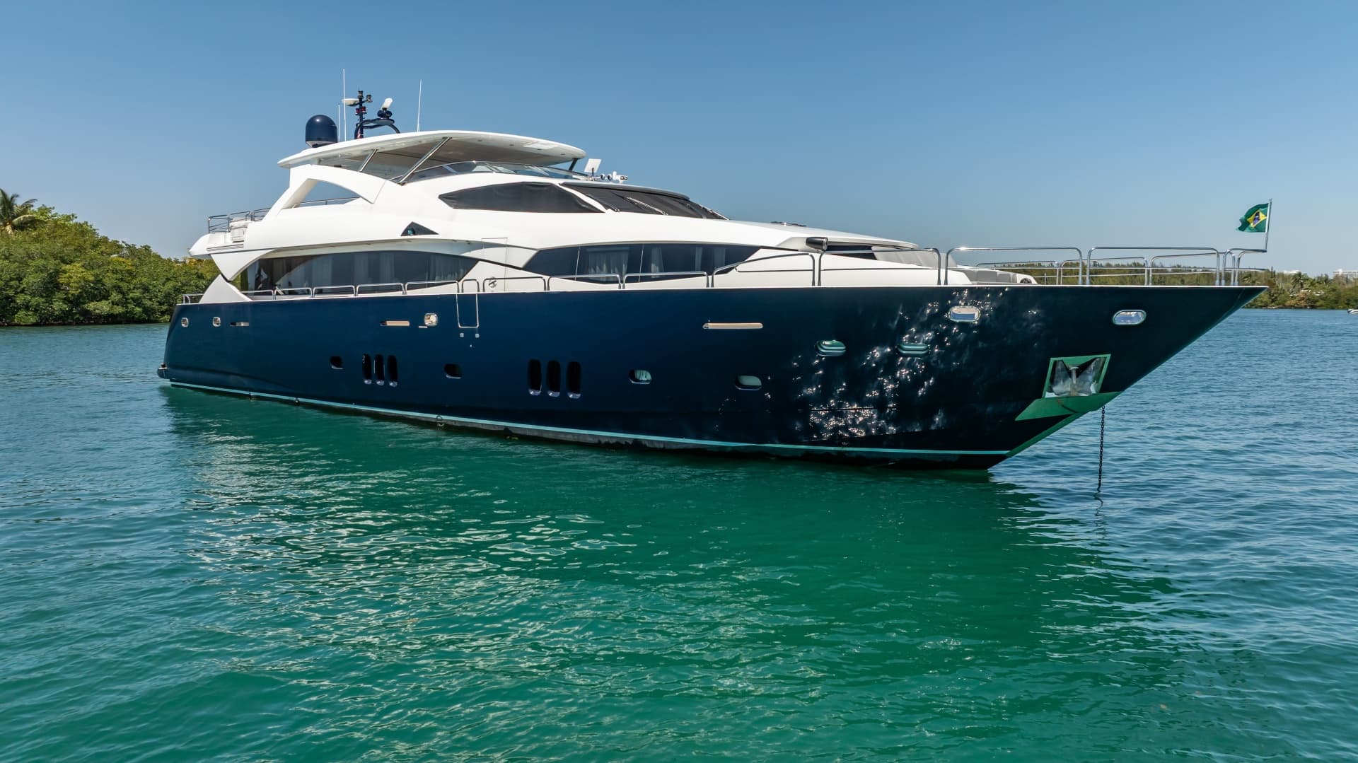 BLUE — 2010 · 110' · 5 Cabins · Pre-Owned
