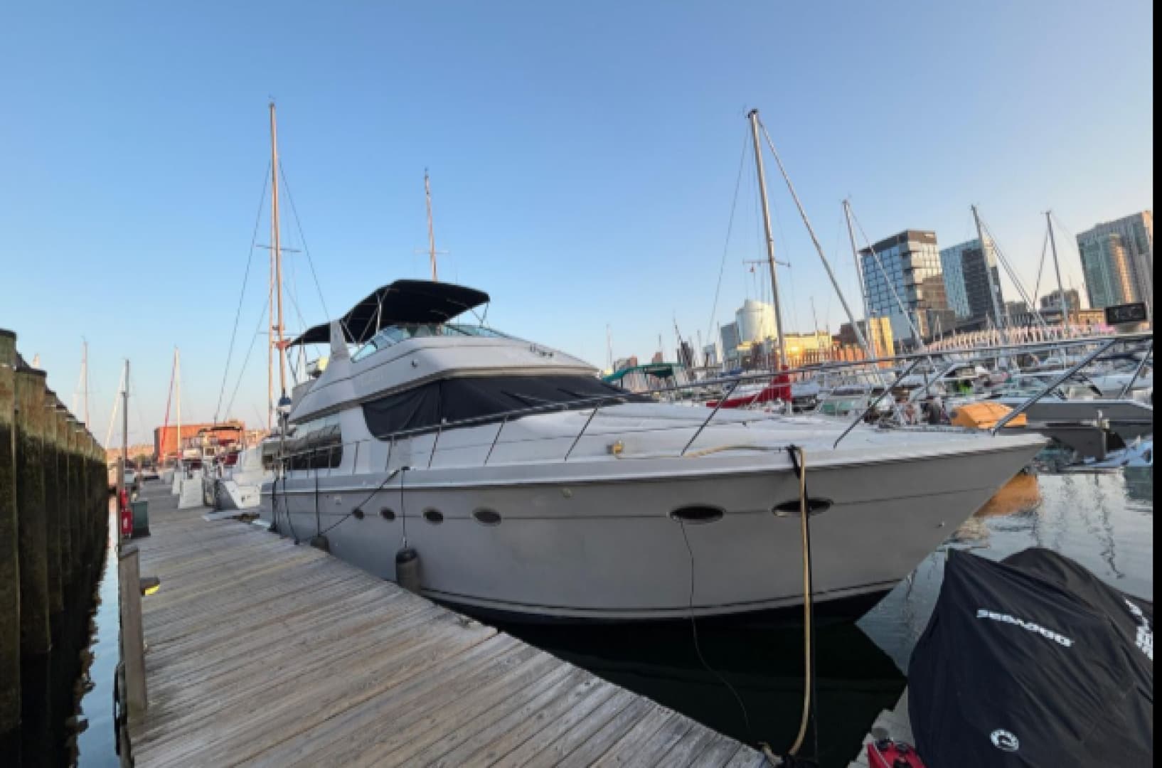 Moonstruck — 1998 · 53' · 3 Cabins · Pre-Owned