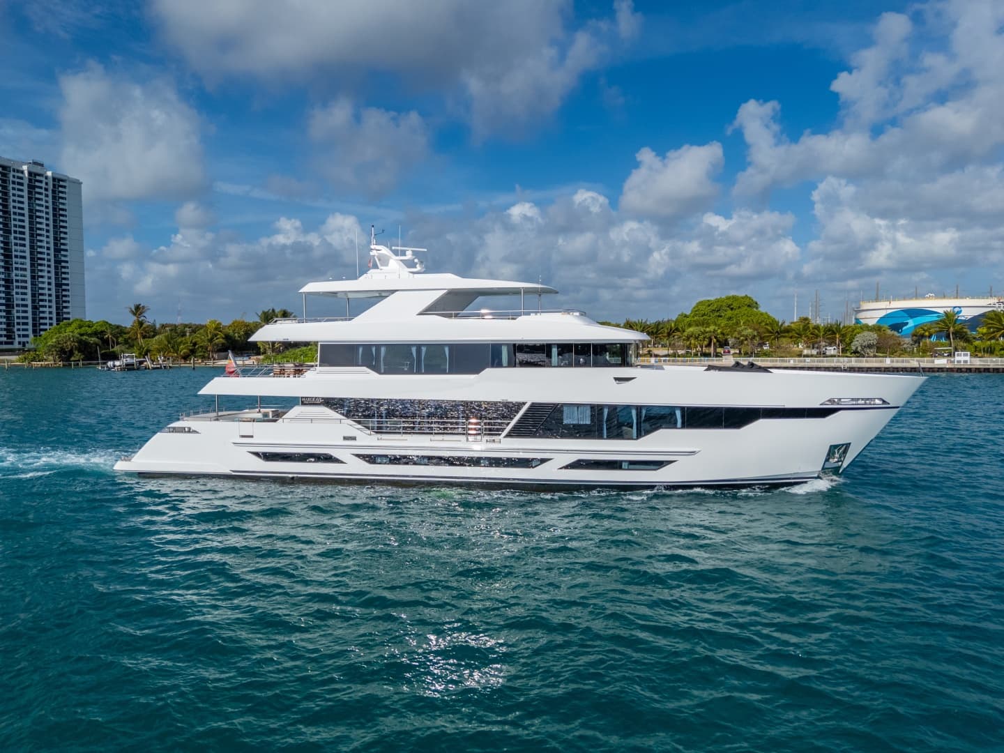 RESONANCE — 2026 · 125' · 5 Cabins · Pre-Owned