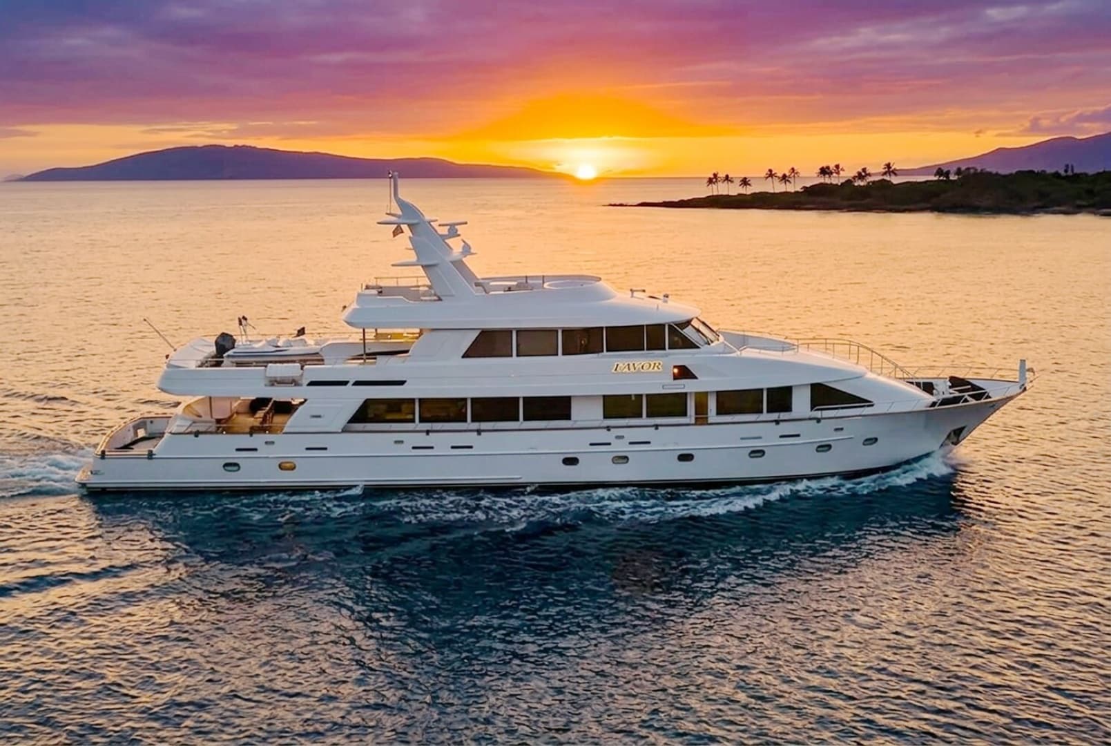 FAVOR — 2001 · 127' · 5 Cabins · Pre-Owned