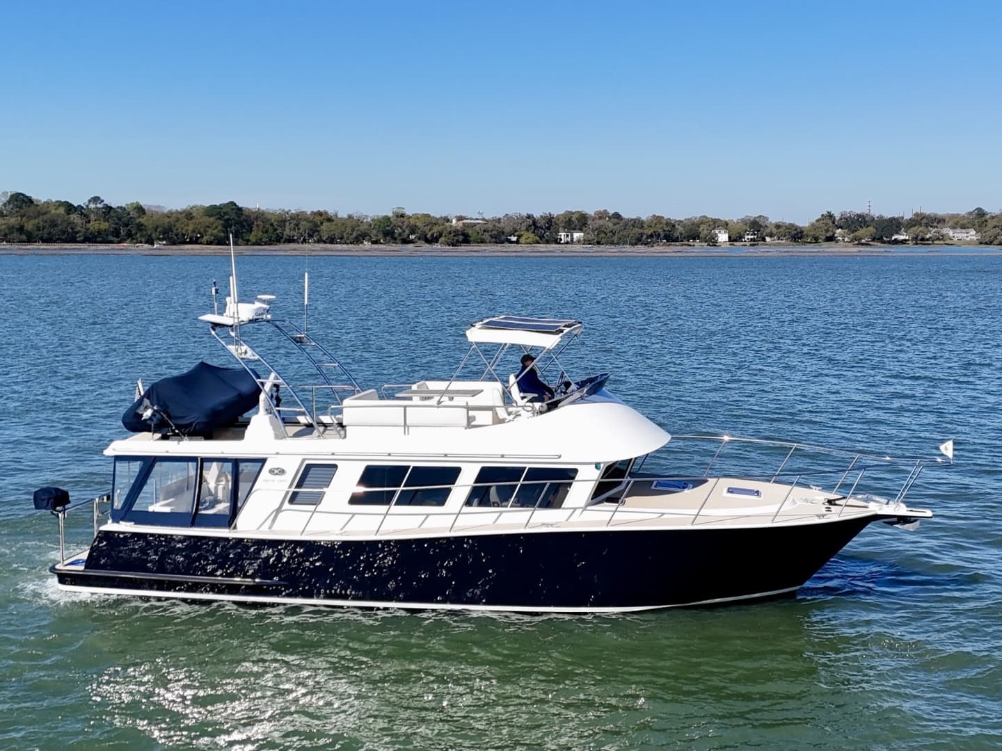 Uhuru — 2015 · 48' · 2 Cabins · Pre-Owned