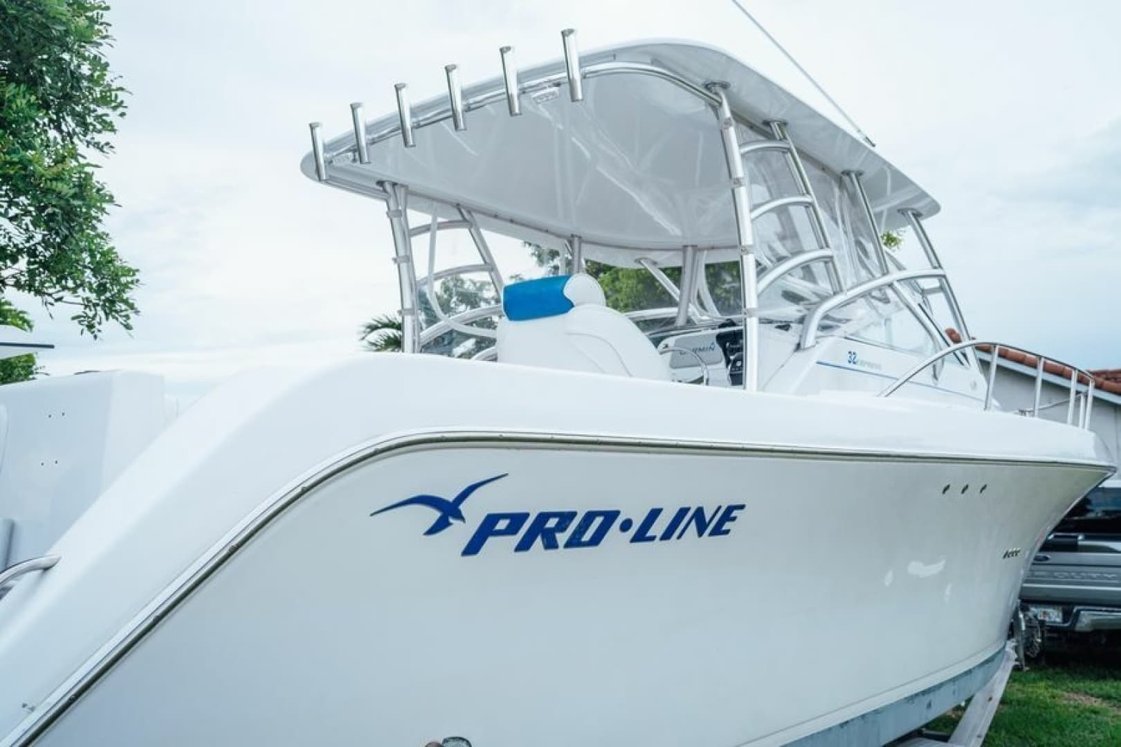 2003 Pro-Line 32 Express — 2003 · 33' · Pre-Owned