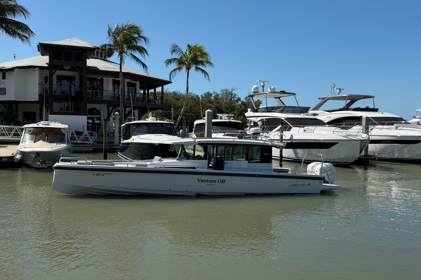 Venture Off — 2018 · 37' · Pre-Owned