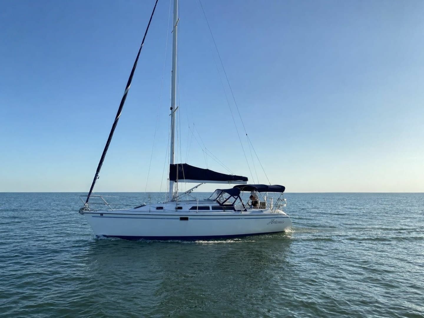Artemis — 1996 · 32' · Pre-Owned