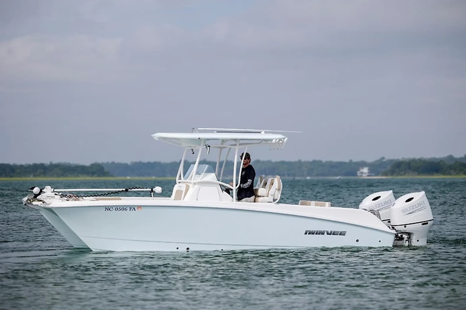 2023 Twin Vee 240 GFX — 2023 · 24' · Pre-Owned