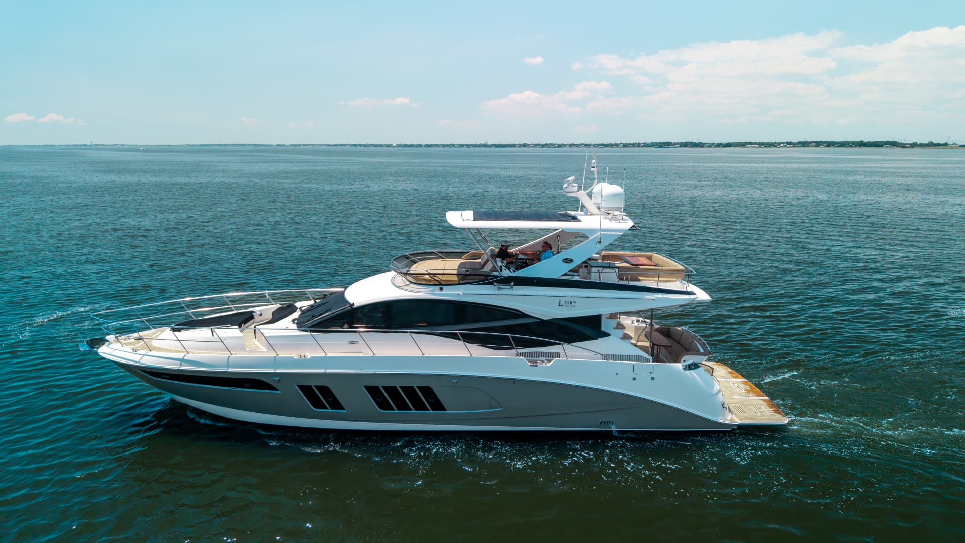 2017 Sea Ray L650 Fly — 2017 · 65' · Pre-Owned