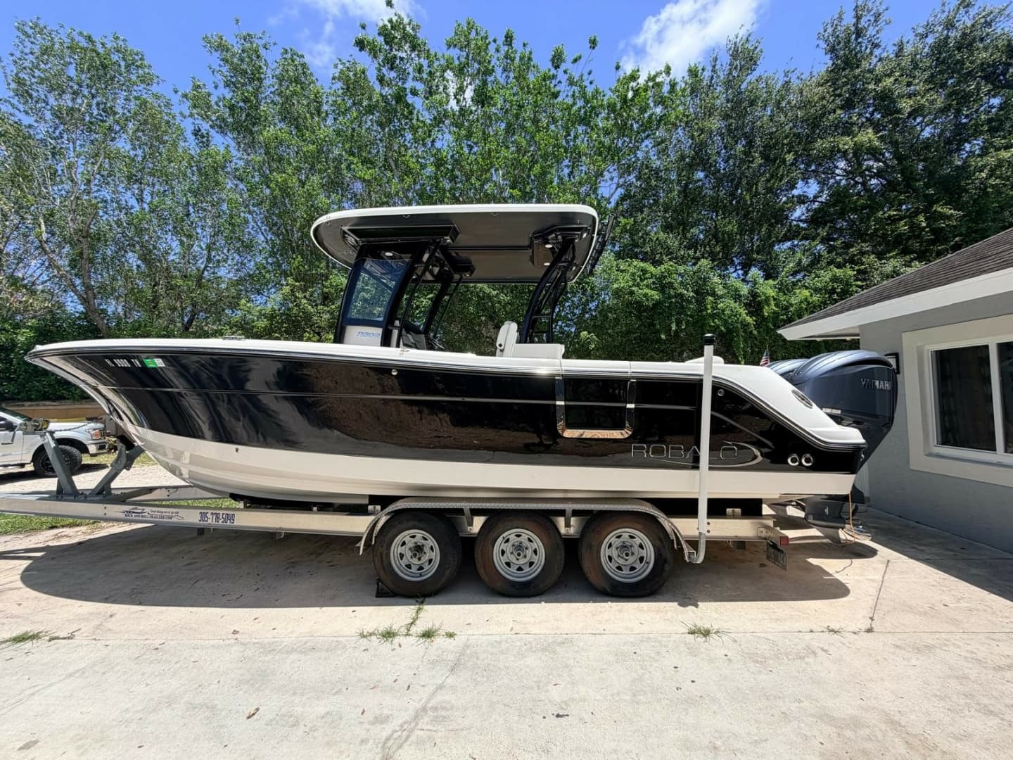 2022 Robalo R302 Center Console — 2022 · 30' · Pre-Owned