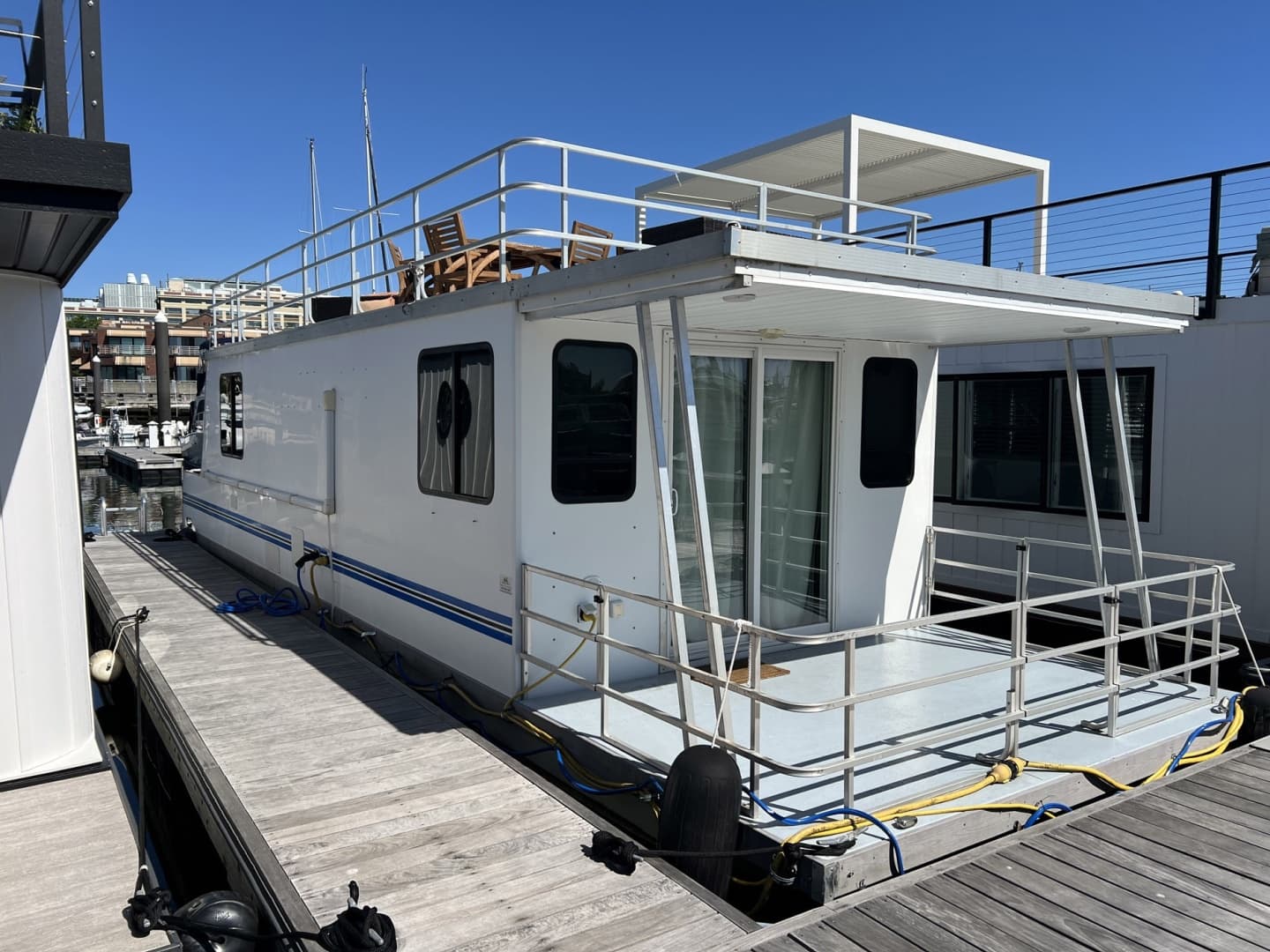 2019 Catamaran Cruisers Houseboat — 2019 · 42' · 1 Cabin · Pre-Owned
