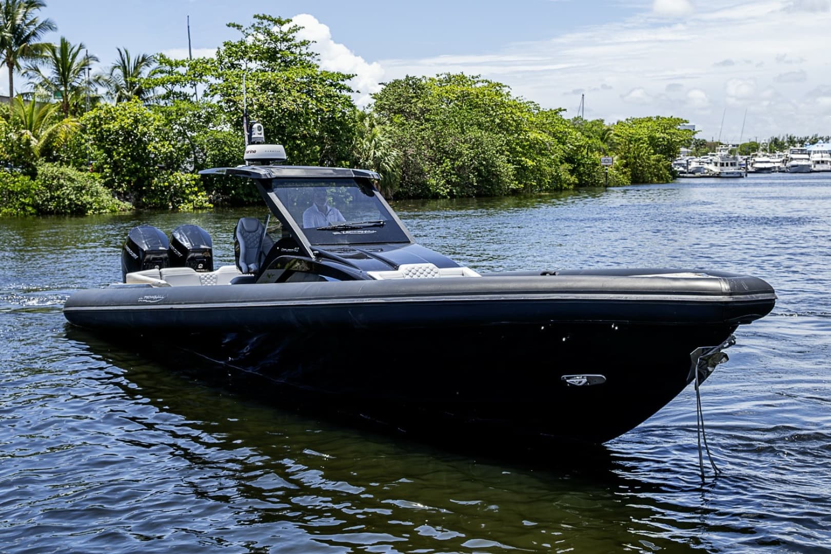 CHASING MOMENTS — 2023 · 40' · 1 Cabin · Pre-Owned