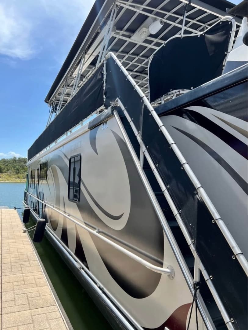 1999 Sumerset 77 — 1999 · 77' · 3 Cabins · Pre-Owned