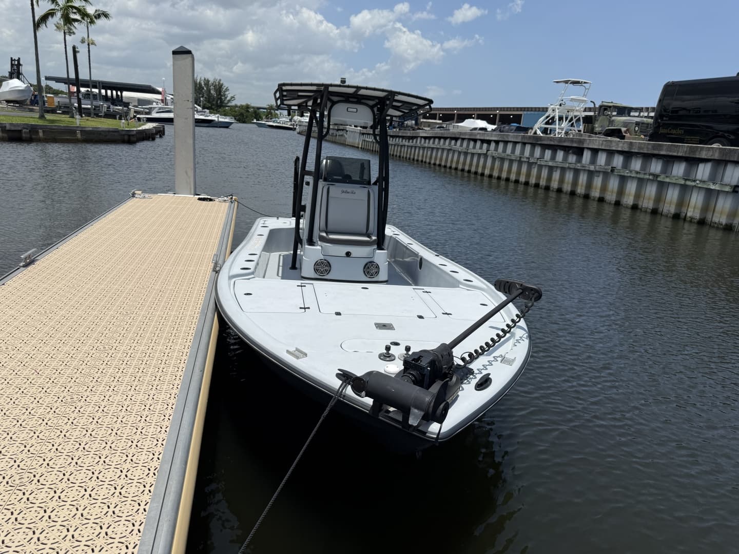 2017 Yellowfin 24 Bay CE — 2017 · 24' · Pre-Owned