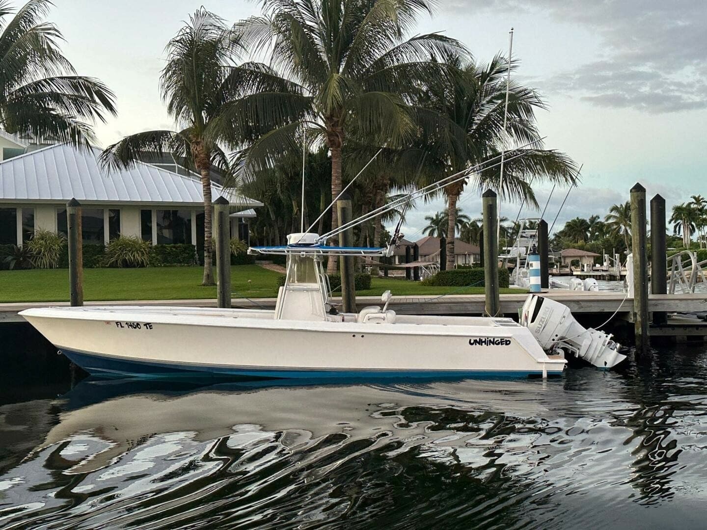 UNHINGED — 2007 · 33' · Pre-Owned