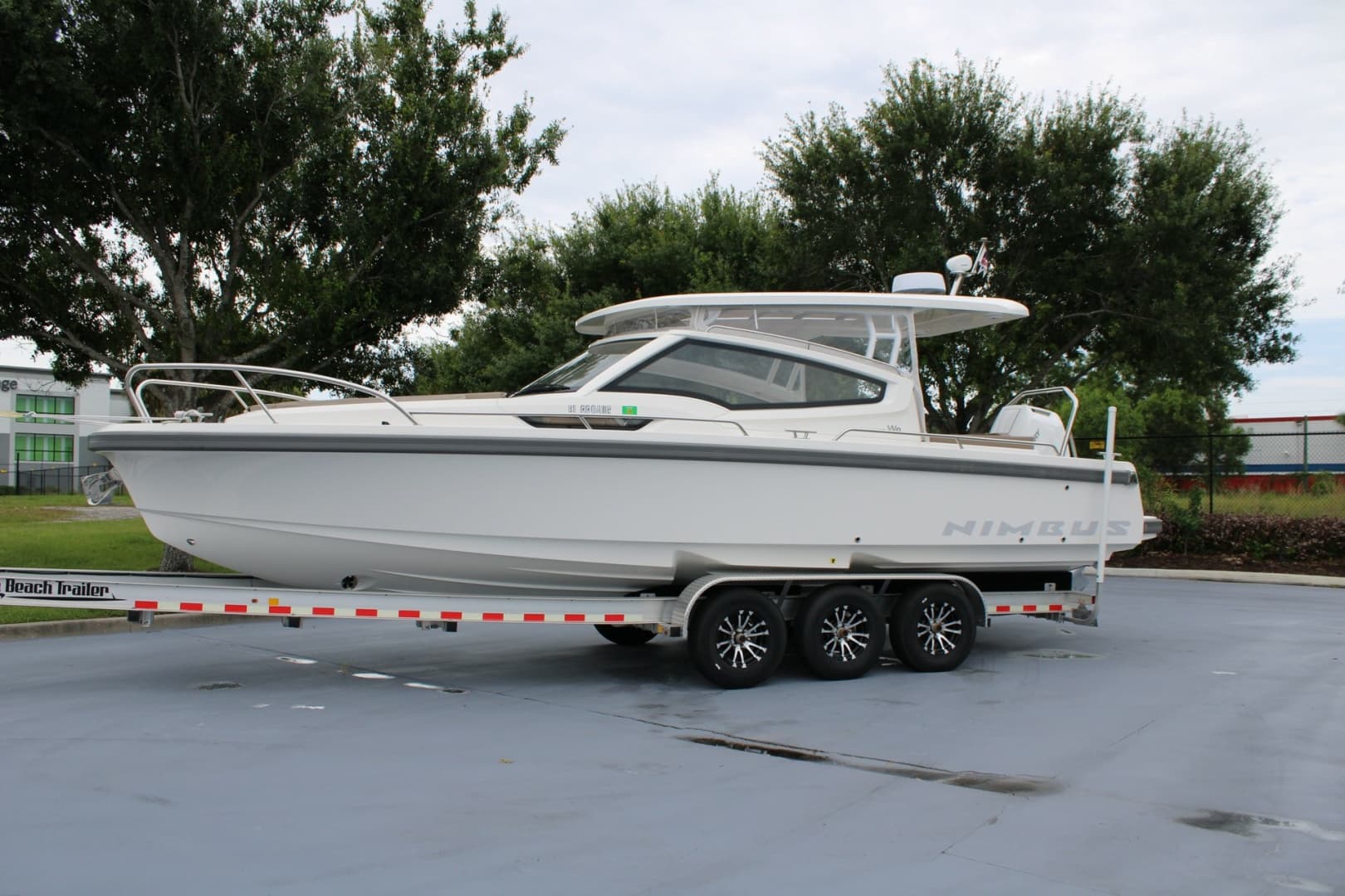 2025 Nimbus W9 — 2025 · 30' · Pre-Owned