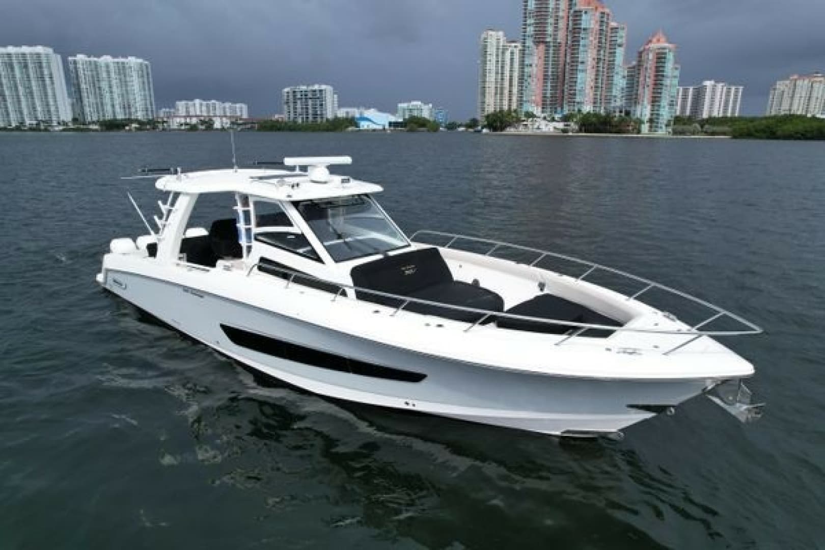 2020 Boston Whaler 420 Outrage — 2020 · 42' · Pre-Owned